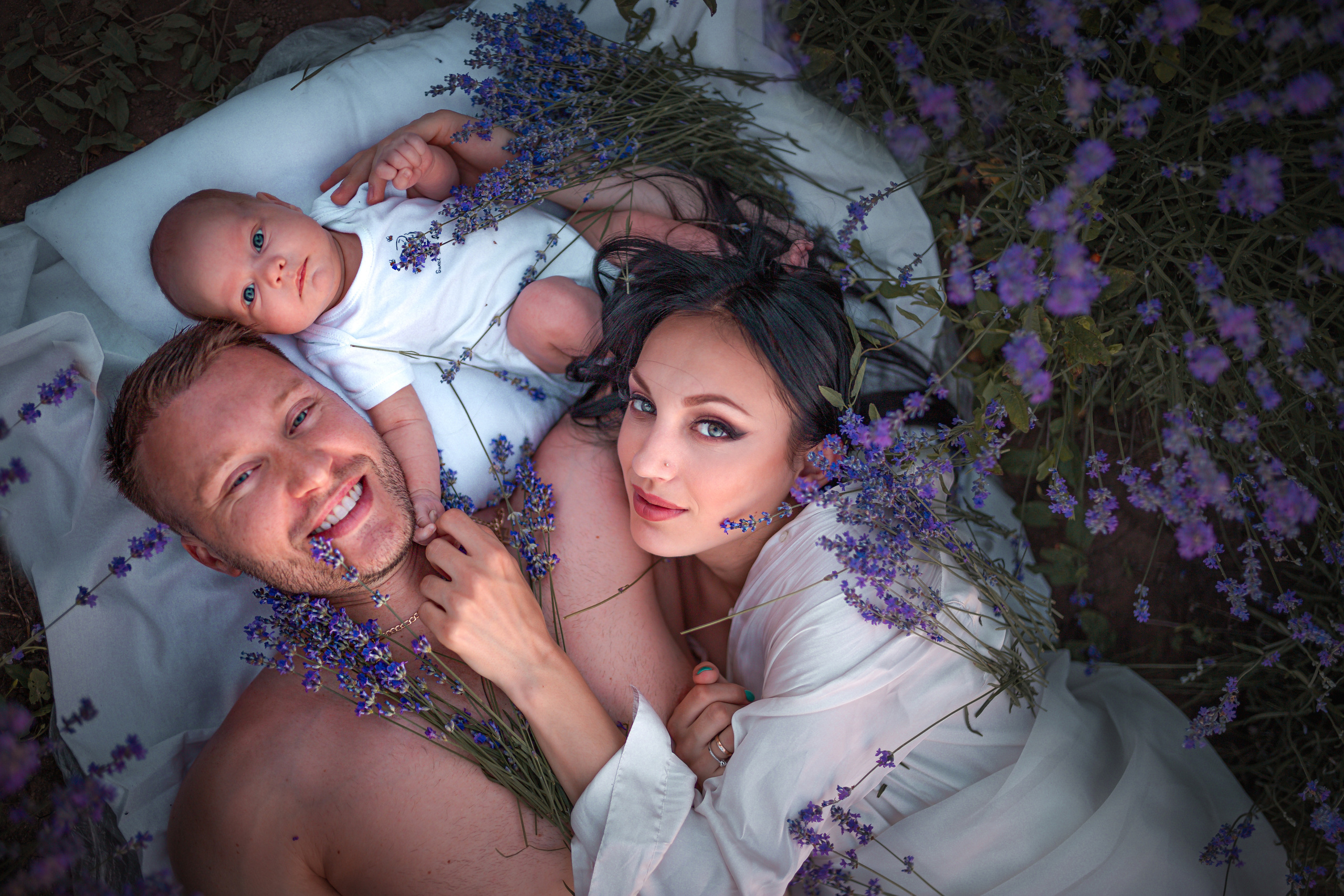 Фотосесия в лавандула,. Фотограф Бургас. Фотосесии в студио и на открито, портрети, заснемане