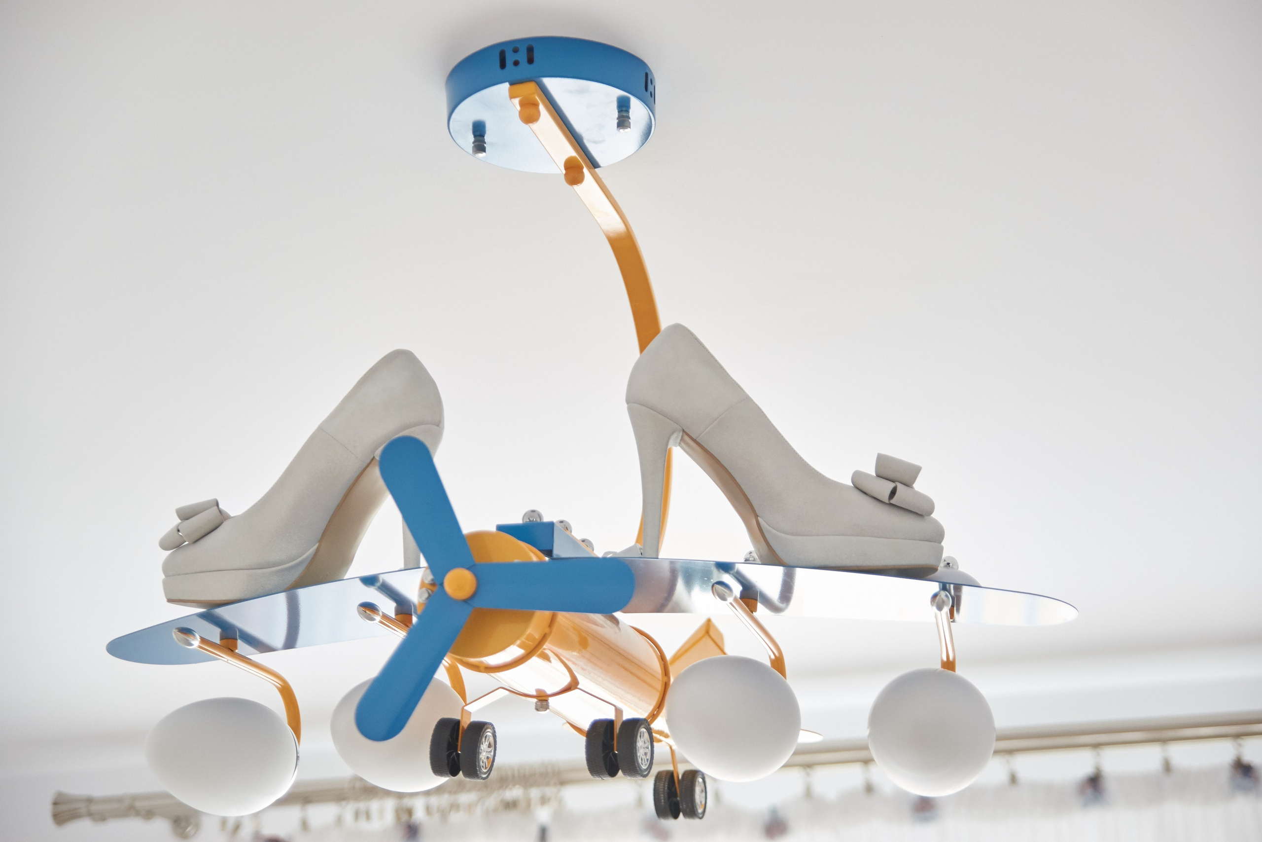 Cât ne costă nunta? Ghid complet pentru viitori miri, cost nunta, ce cheltuieli avem la nunta, cat costa dj, cat costa buchetul de mireasa, cost buchet nasa, cost formatie, cost band, cost saxofon, cost fotograf nunta, cost videograf nunta, cost salon de nunta