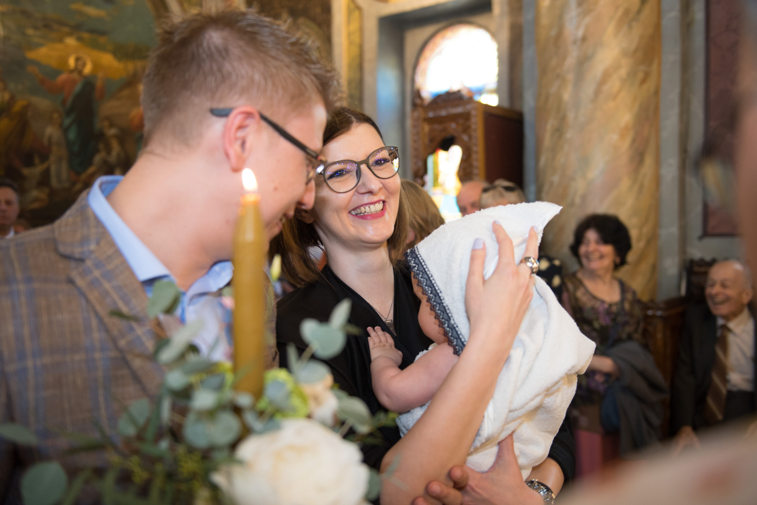 Fotograf botez, sedinta foto acasa, fotografii cu bebe, fotograf profesionist botez Bucuresti, sedinta foto de familie, sedinta foto cu bebe, fotografii la botez acasa, fotografii pregatiri bebe, botezul bebelusului, obiceiuri la botez, fotograf pentru botez, oferta foto botez, fotograf profesionist Bucuresti