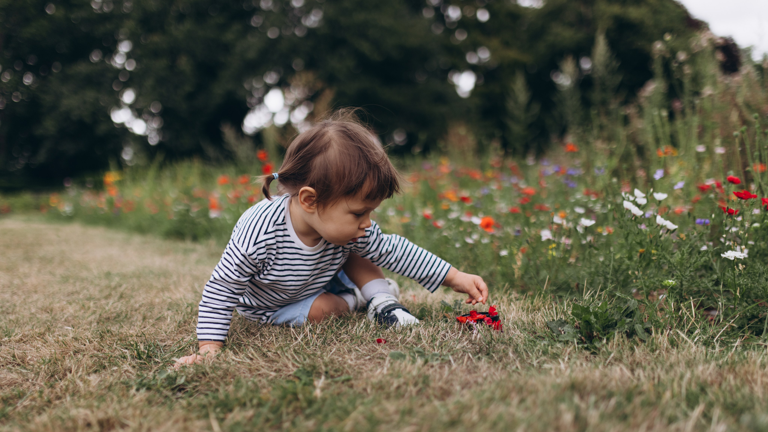 Milena with parents (Greenwich Park). Anastasia Klink, Photographer in London