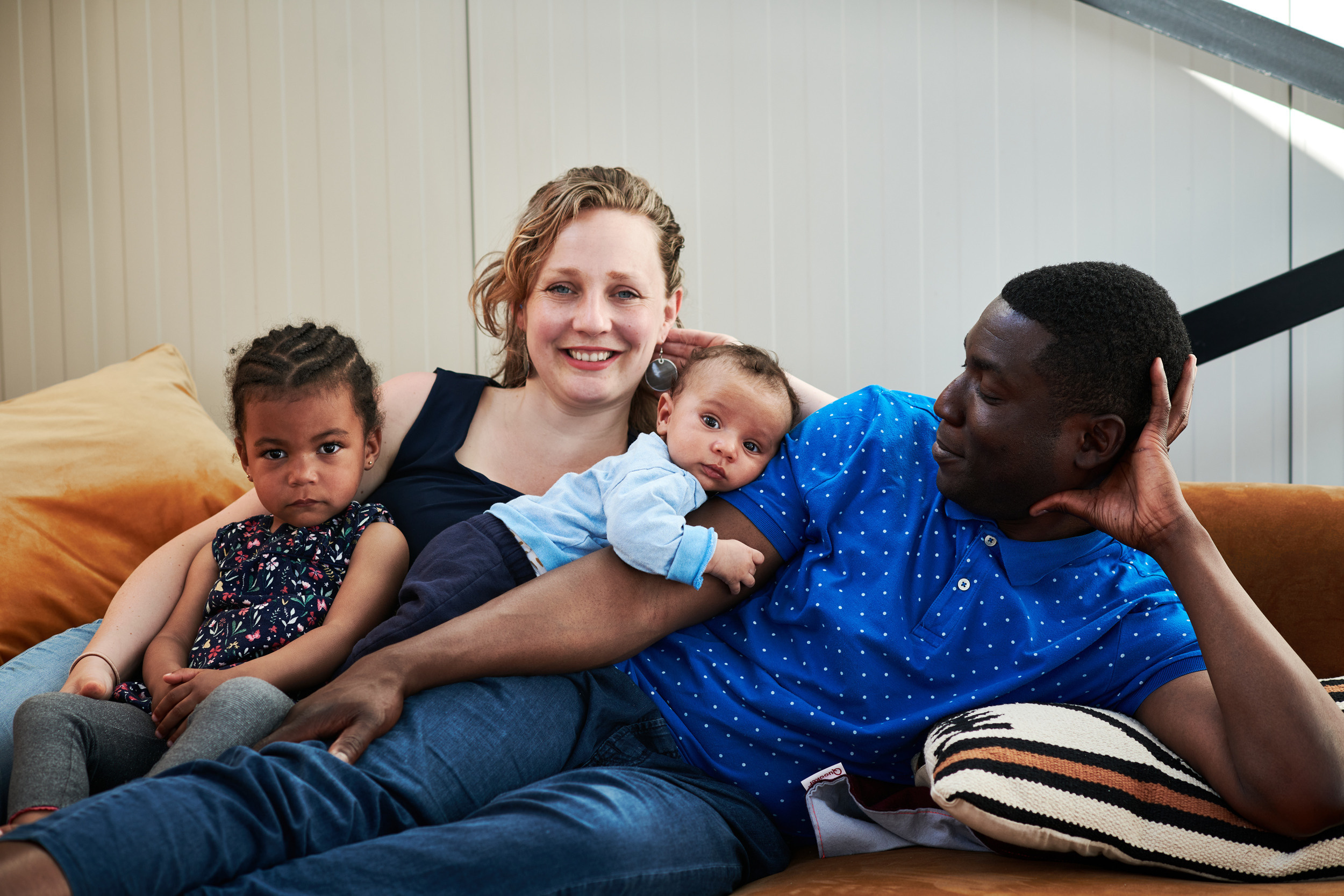  Fotoshoot een familie in een nieuw gebouwd huis in Almere Oosterwold.