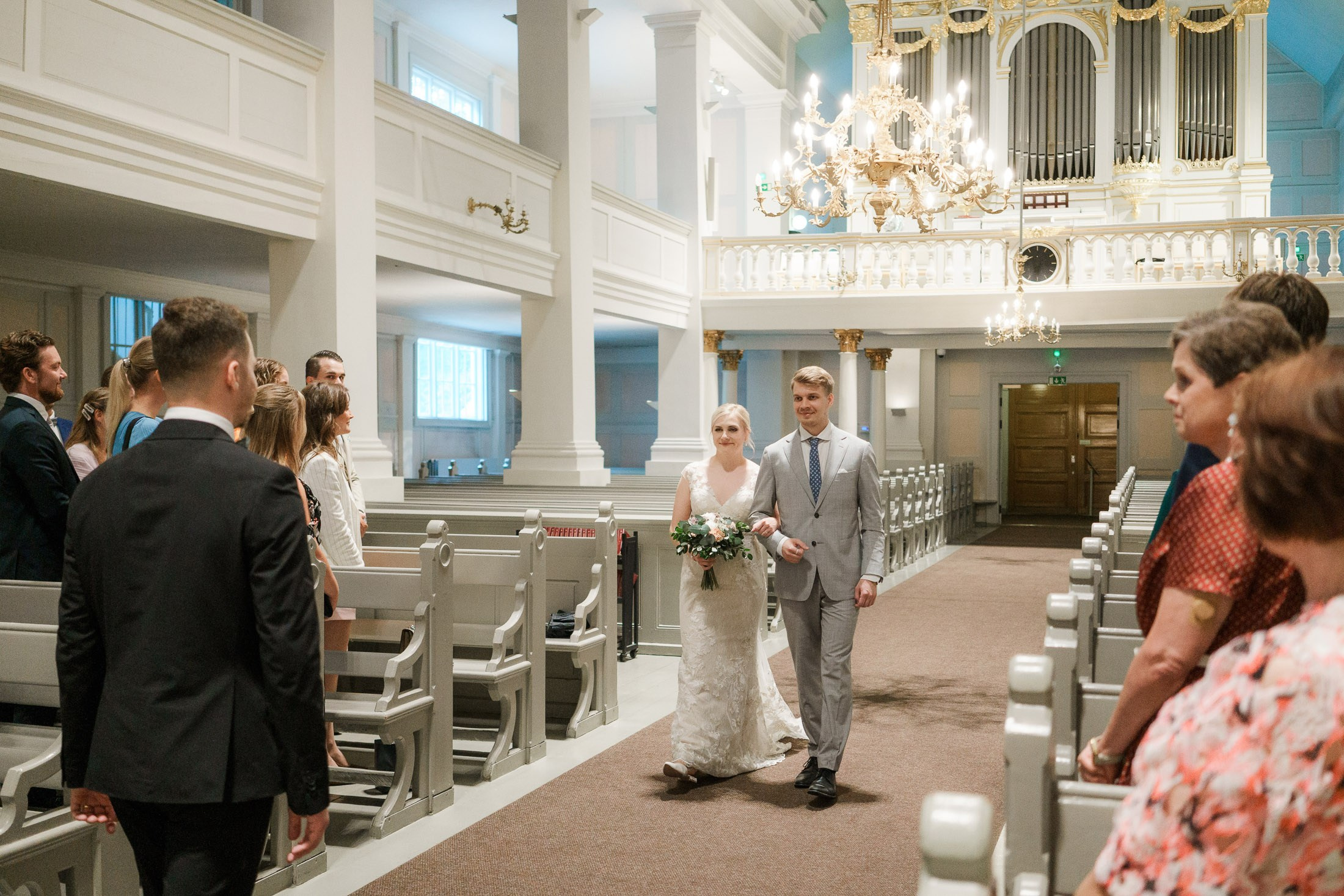 M&P, häävalokuvaus Klaus K, Rake-sali ja Helsingin vanha kirkko