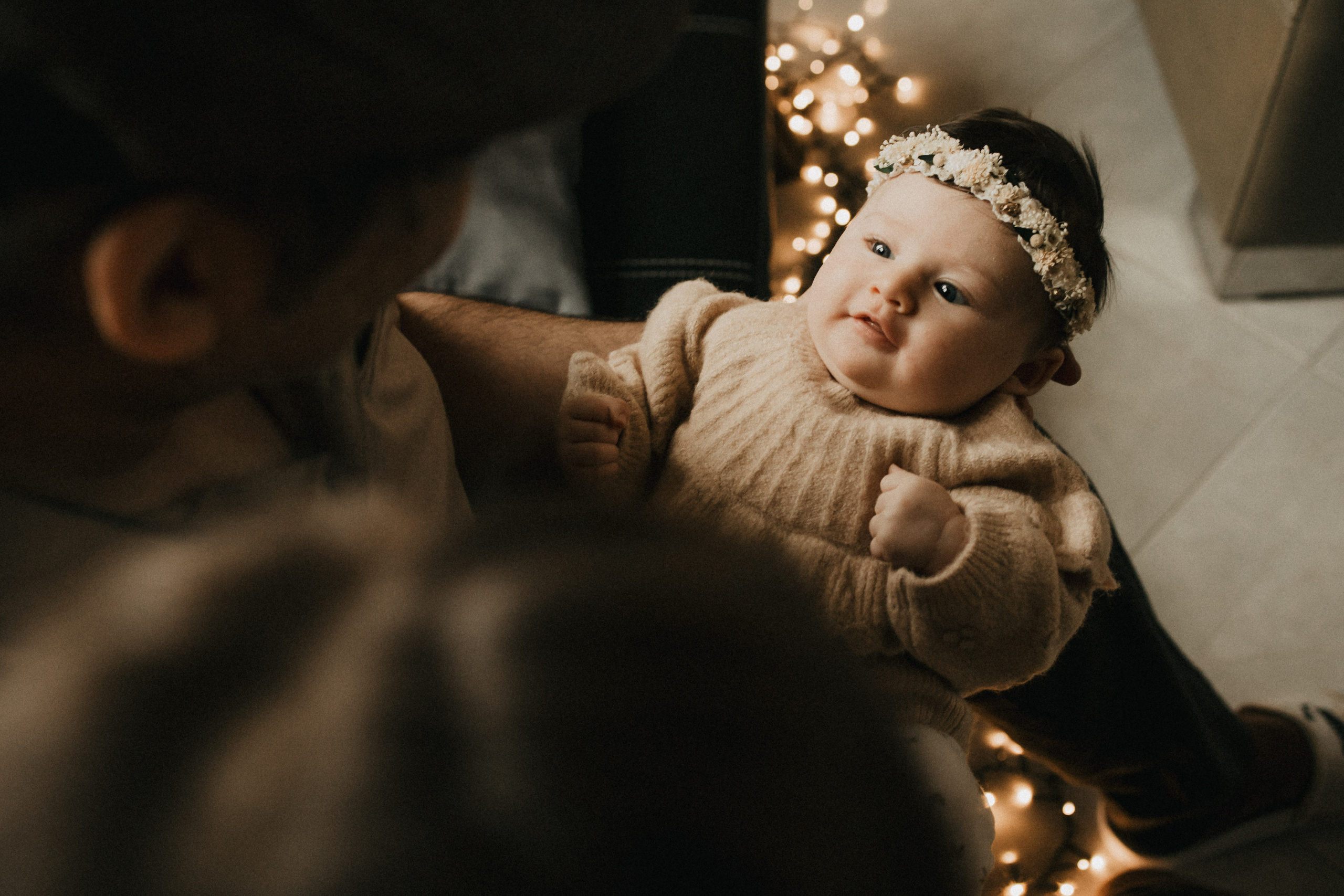 Photoshoot dans le jardin au printemps. Je suis Olga, votre photographe de famille à Metz et dans toute la France