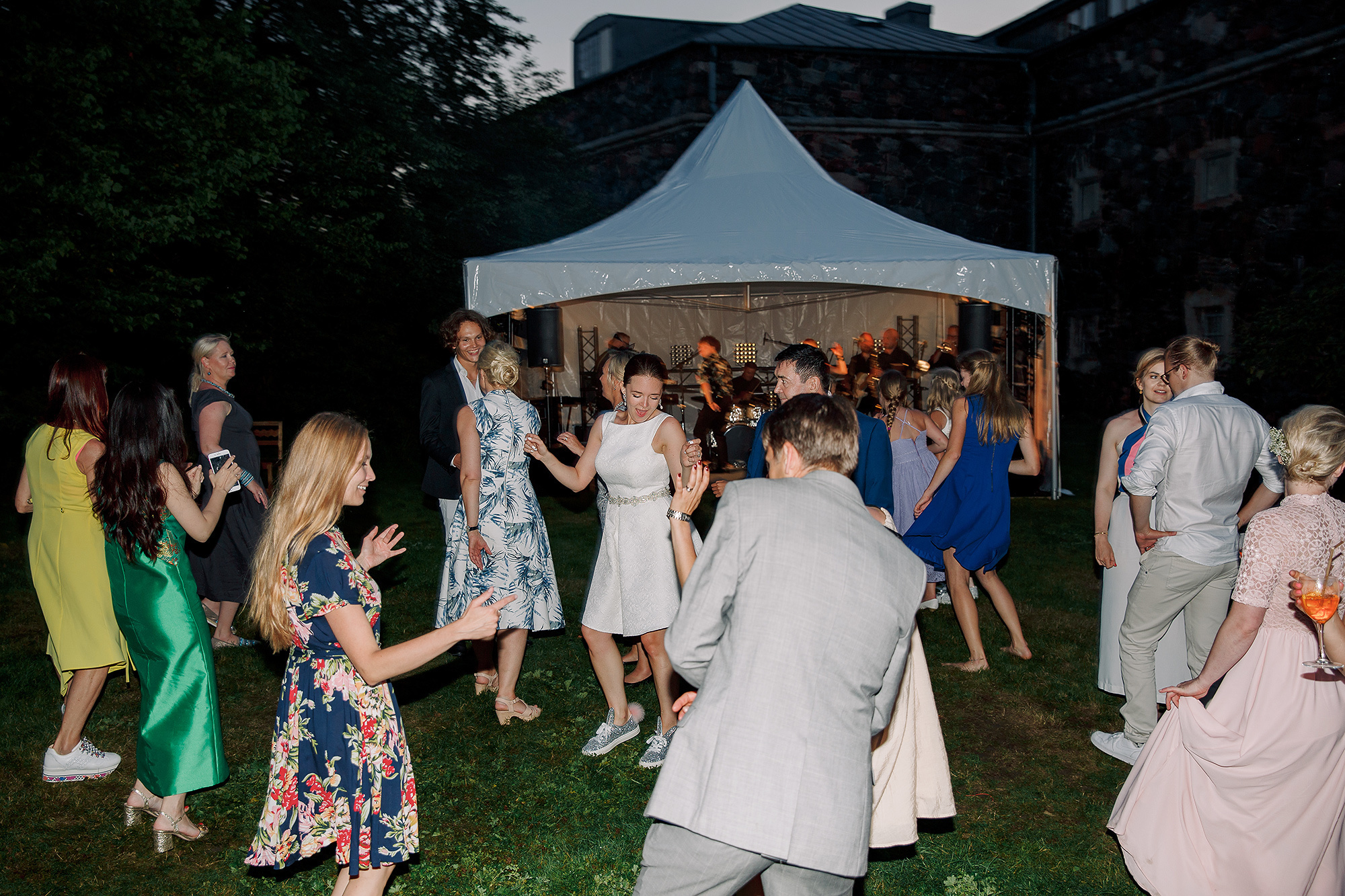 I&I, dokumentaarinen hääkuvaus Clarion hotel Helsinki, Särkänlinna