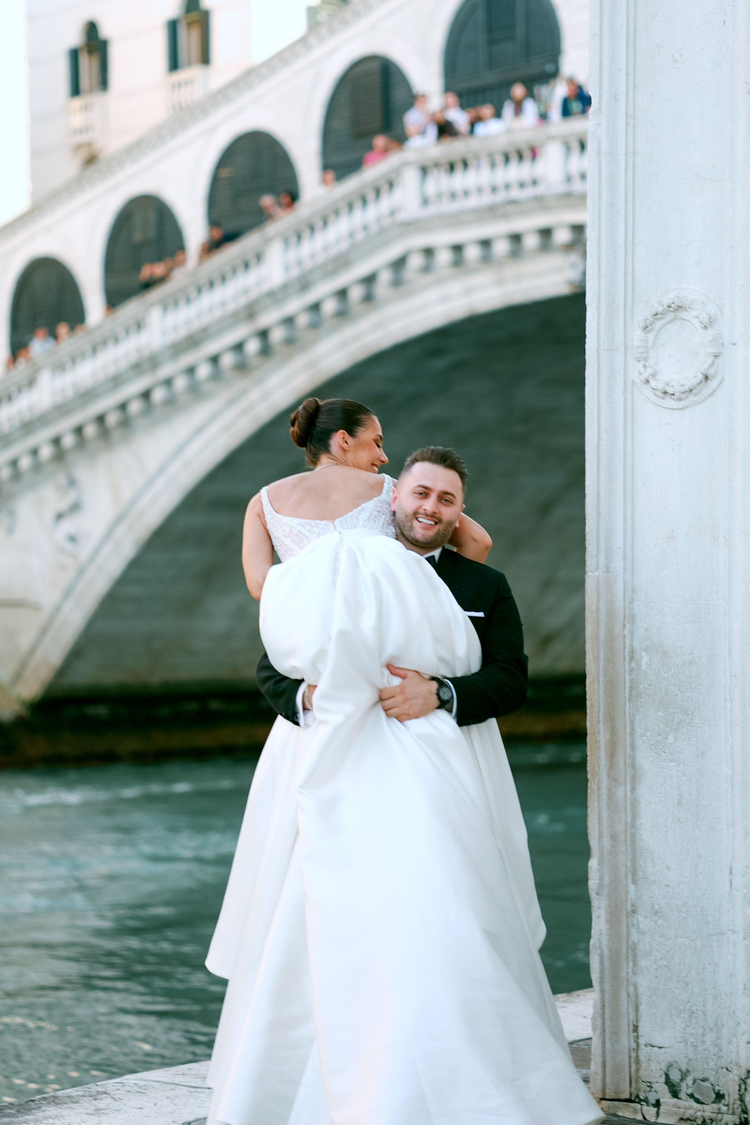 Romantic wedding portrait near the Rialto Bridge 