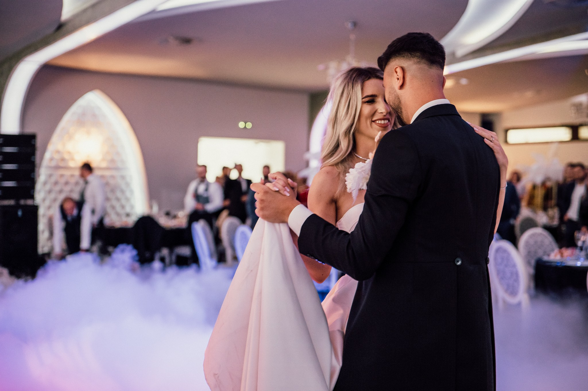 Fotografii de nuntă la Muzeul de artă Cluj-Napoca. Horatiu Fat: Fotograf si Videograf Profesionist Nunta Cluj-Napoca