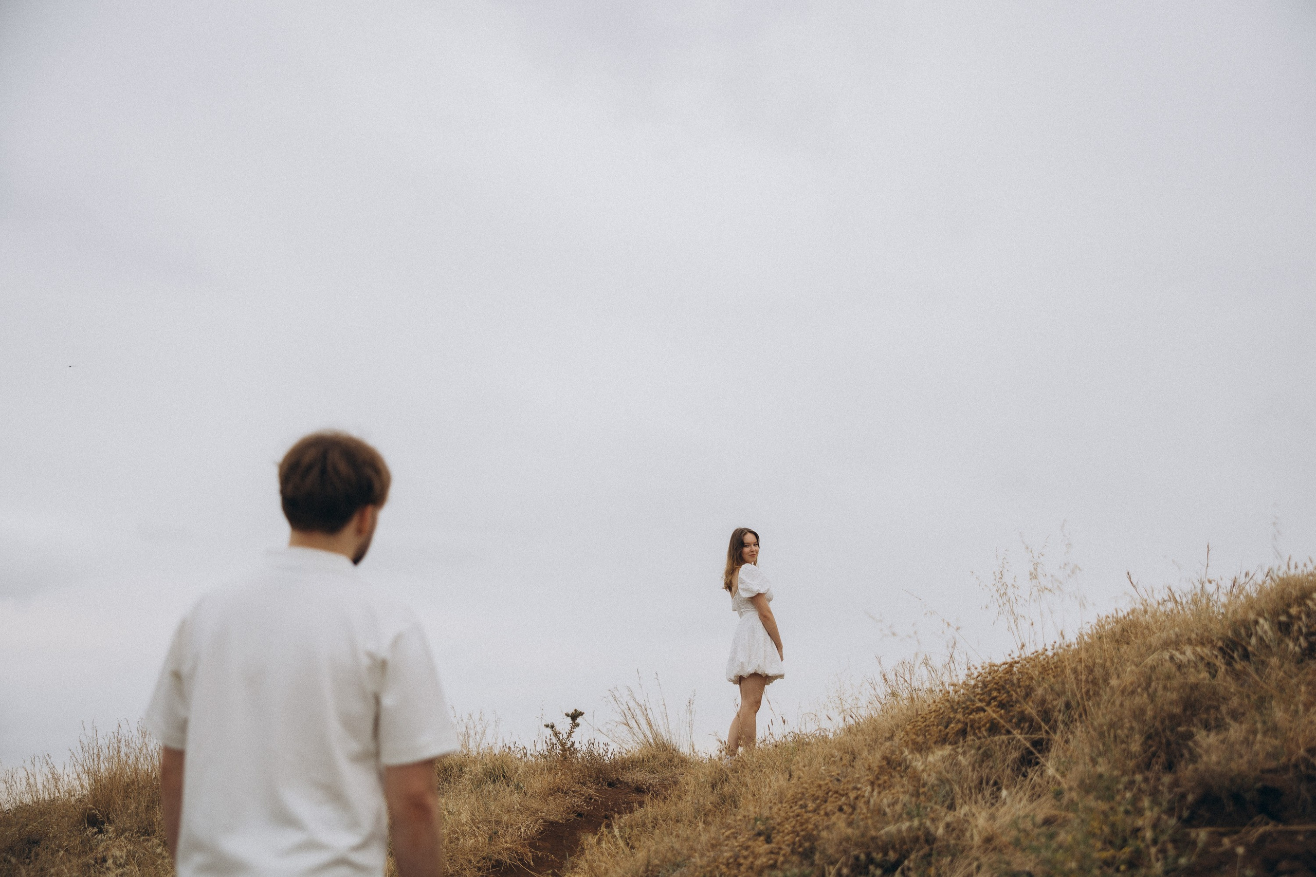 Surprise marriage proposal in São Lourenço, Madeira – romantic couple photography on dramatic coastal cliffs