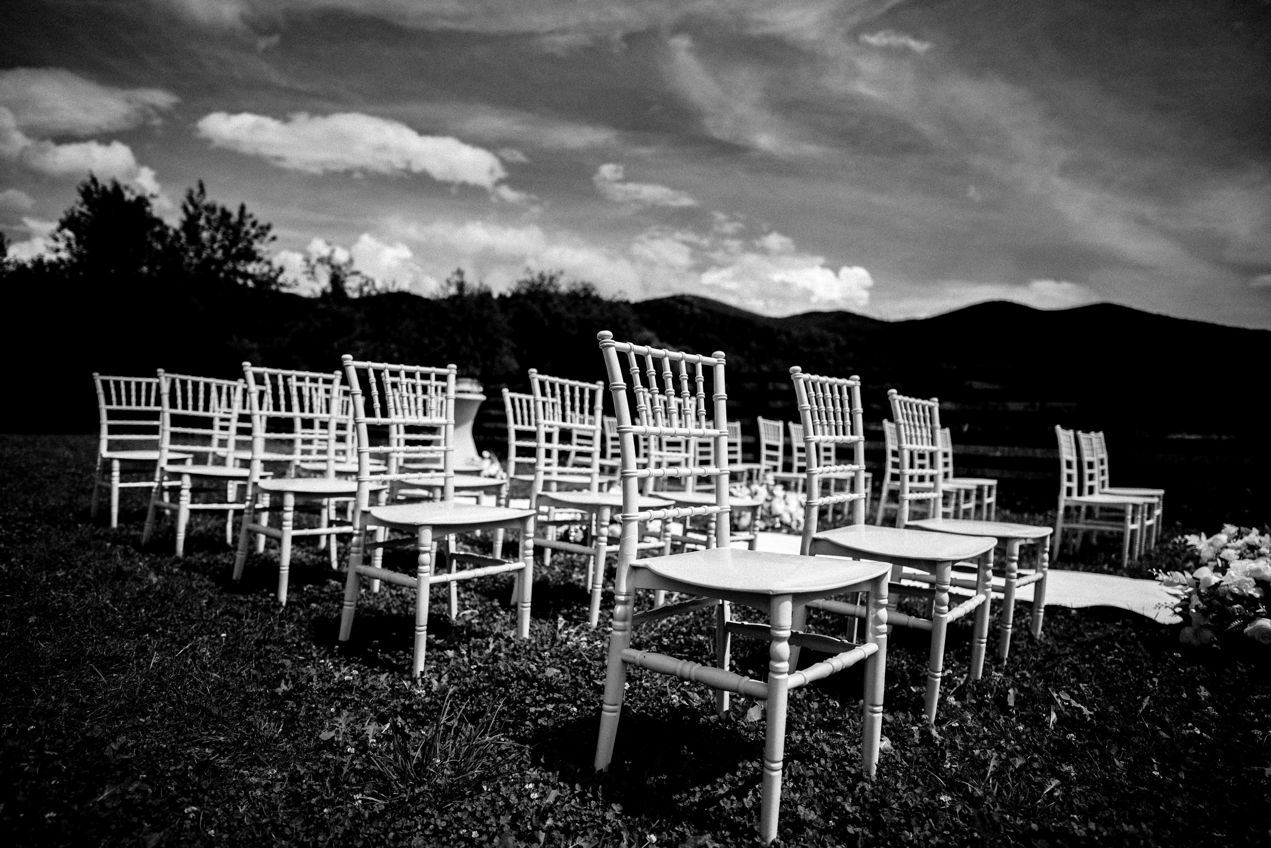 Fotograf profesionist de nuntă. Cu o abordare creativă și tehnici unice, spunem povestea voastră prin imagini pline de iubire și naturalețe. Descoperă arta fotografiei de nuntă . Fotograf Iasi, fotograf de nunta Suceava. Fotografii de nuntă. Pachet fotografii de nuntă. Fotograf Iasi, fotograf Suceava, fotograf Botosani, fotograf Romania. Servicii foto nuntă. Servicii foto-video.