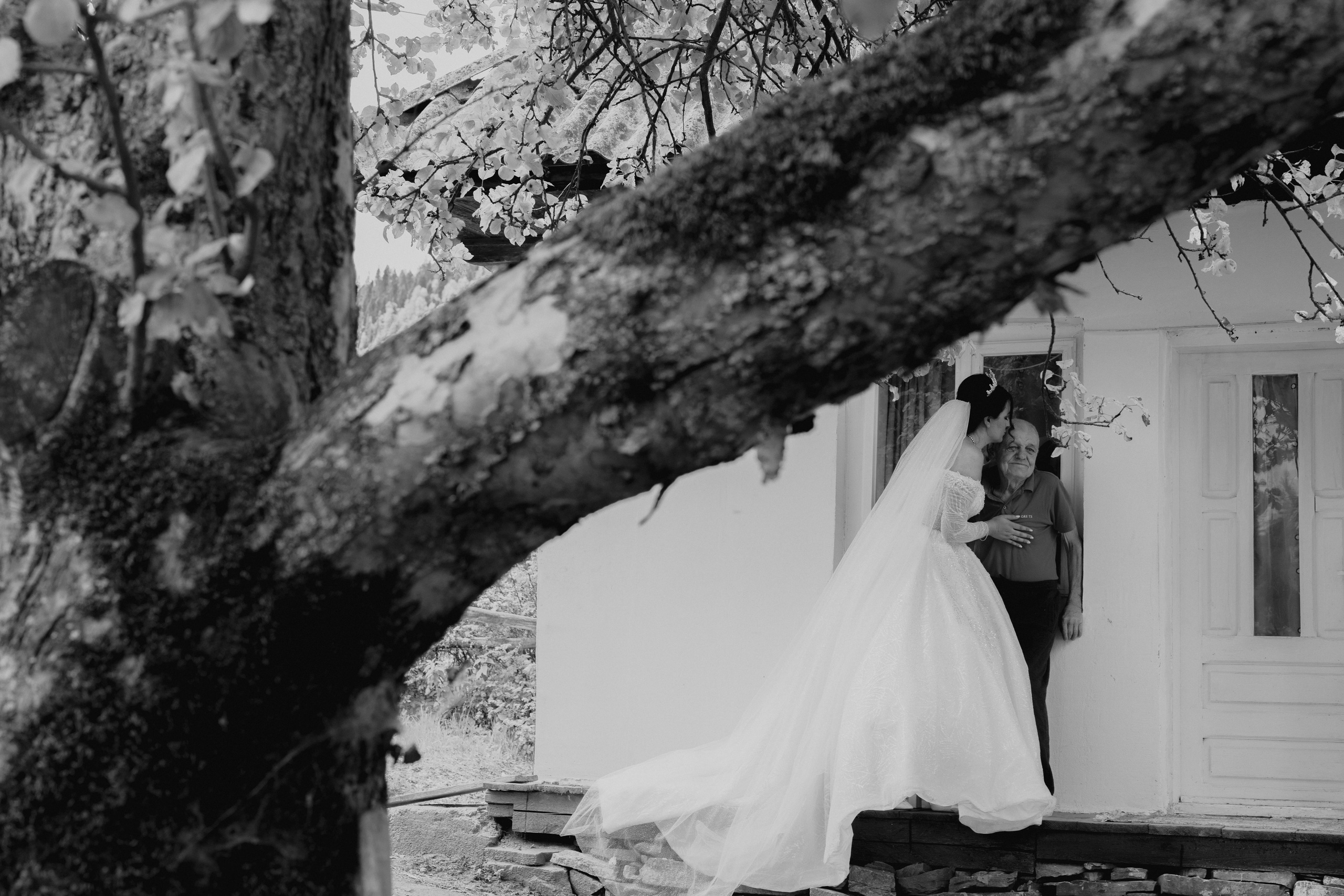 Documentary Weddings. Adrian Aioanei — Fotograf profesionist de nuntă în Iași, Suceava și București. Specializat în evenimente, portrete și fine art