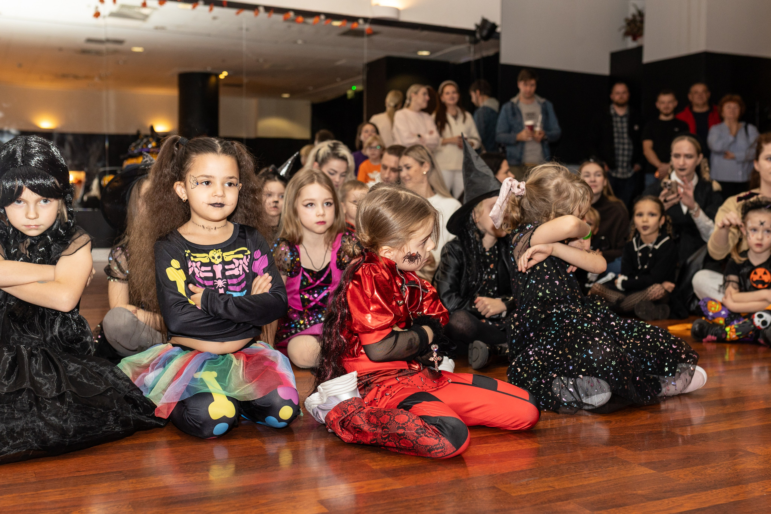 Leo dance studio Helloween 2025. Семейный и детский фотограф в Варшаве Мила Бобровская