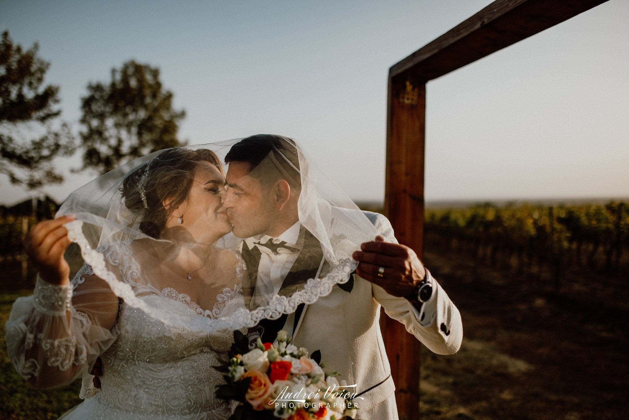 Fotografia de nuntă. Andrei Voicu Fotograf. Povești nescrise, surprinse atent