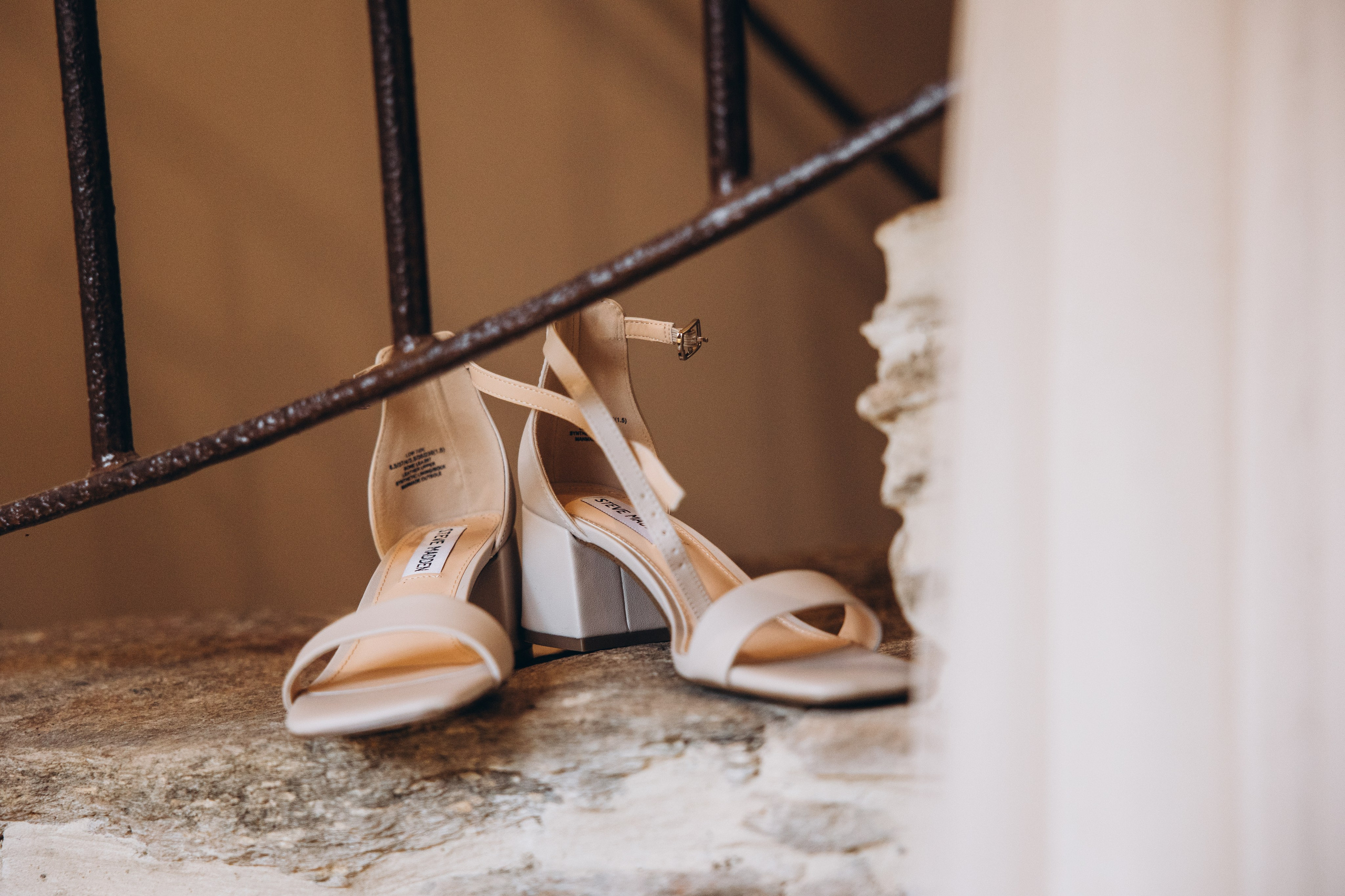 Chloé & Tom. Eugenie Smirnova — wedding, corporate and lifestyle photographer in Toulouse and Southwest France