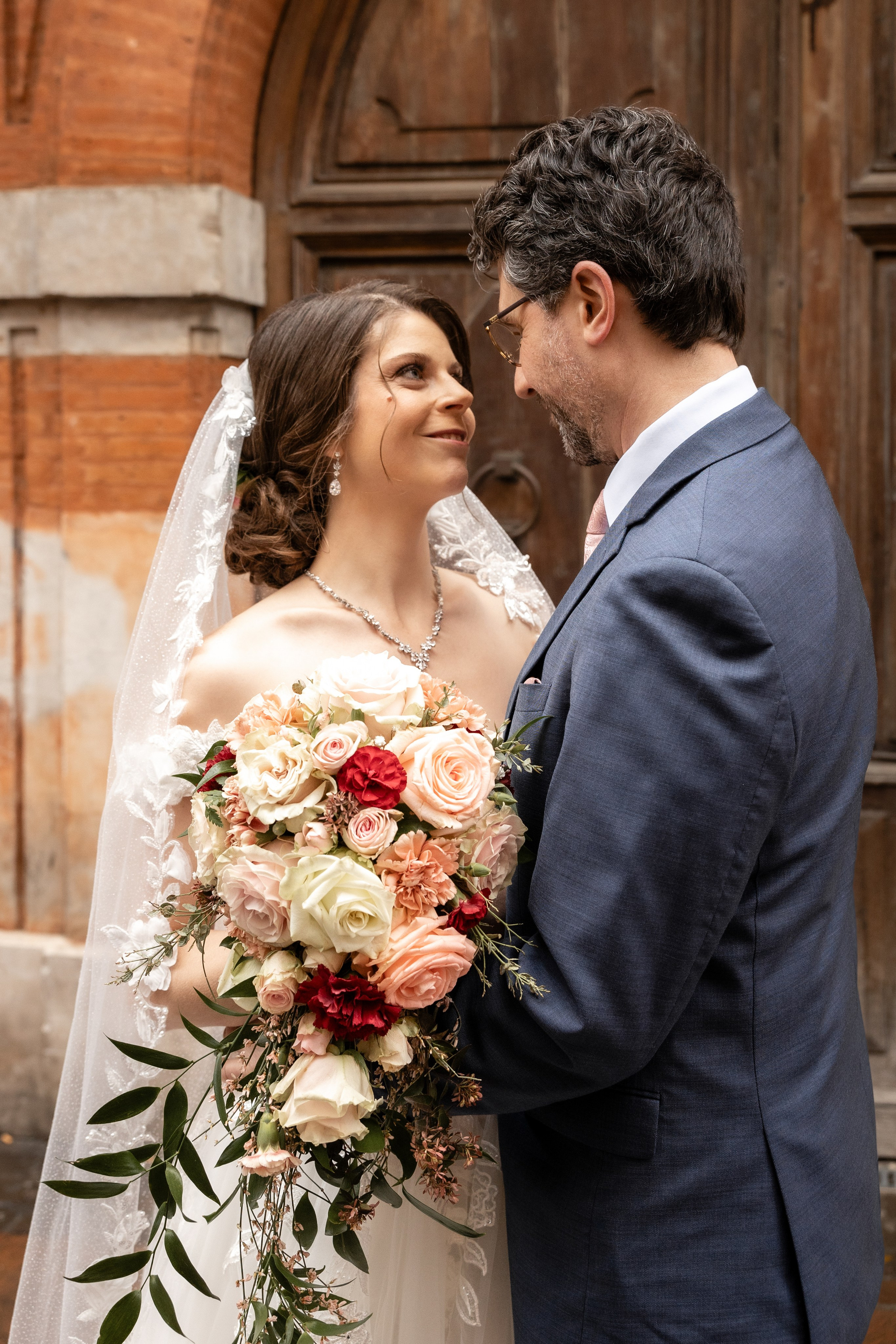 Christmas wedding to remember in Toulouse, Capitole. Gillian & Scott. Eugenie Smirnova — wedding, corporate and lifestyle photographer in Toulouse and Southwest France