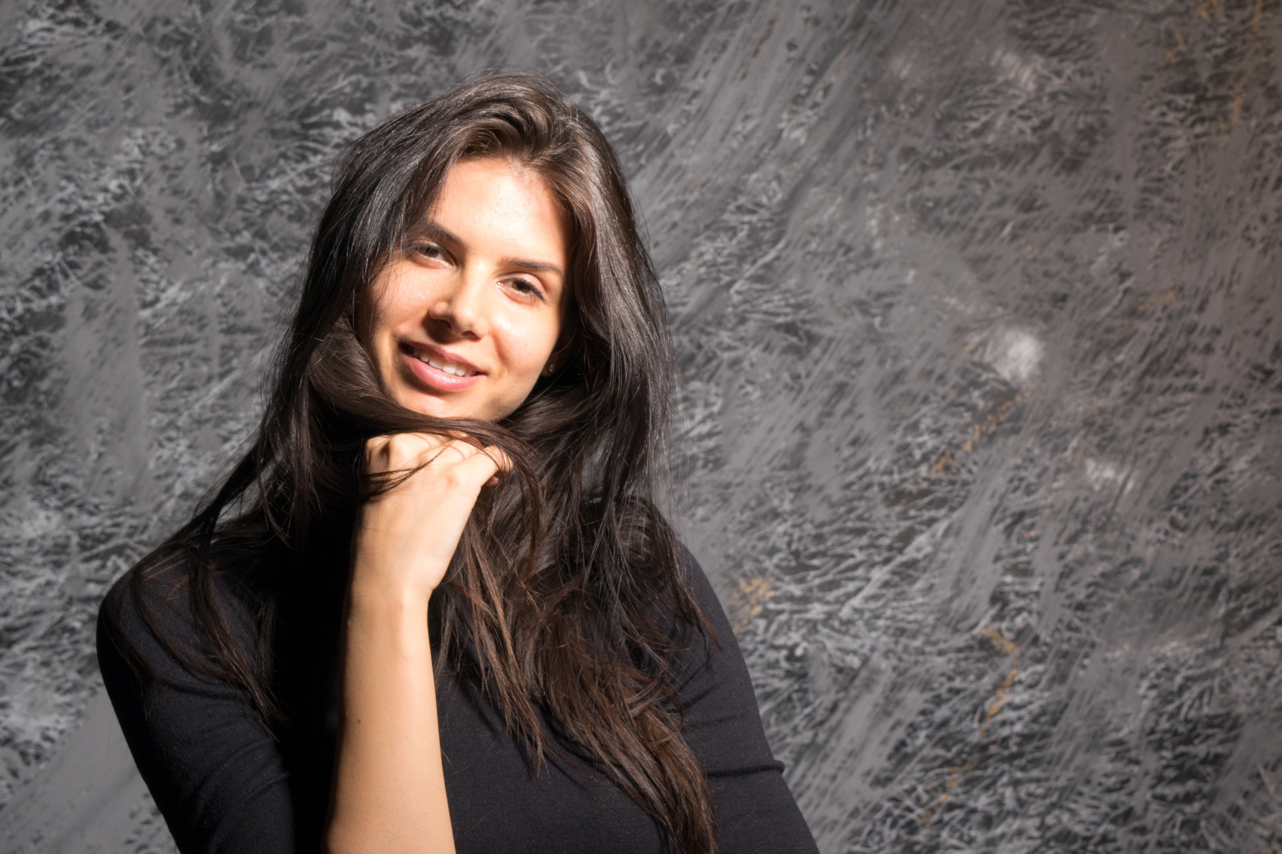 Sedinta foto studio, fotograf de portret, fotografii fashion, fotograf model, fotografii rochie neagra, fotografie profesionala de studio