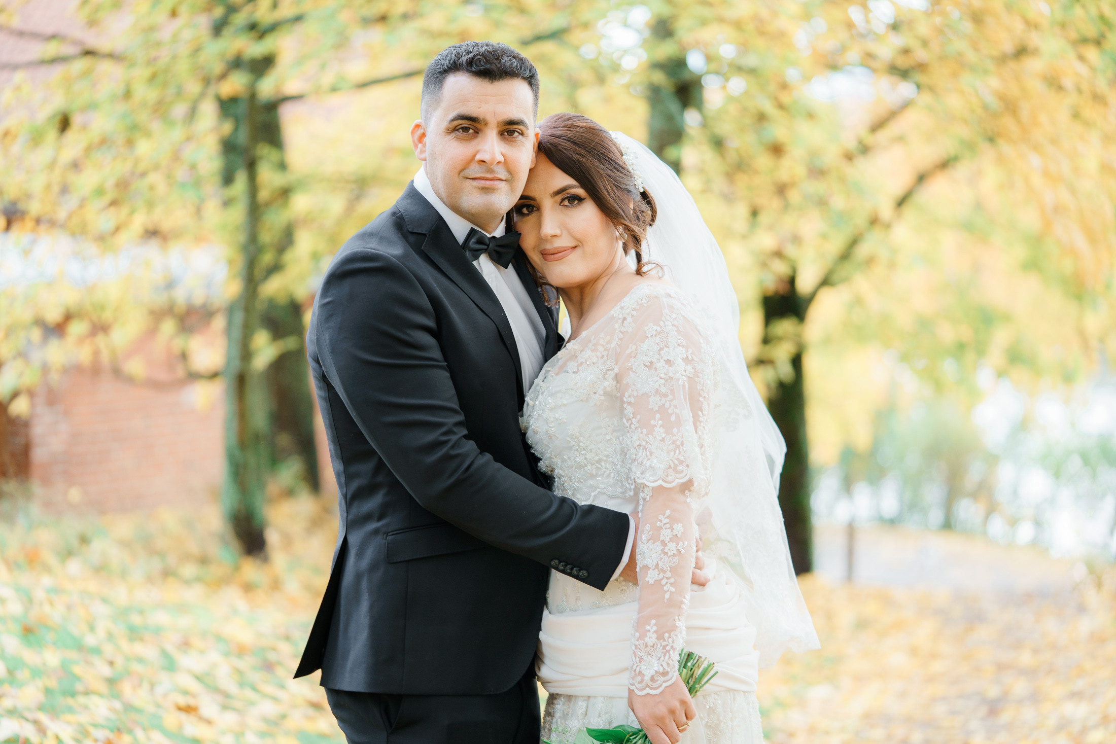 Hääpotretit vanhankaupunginkoskella