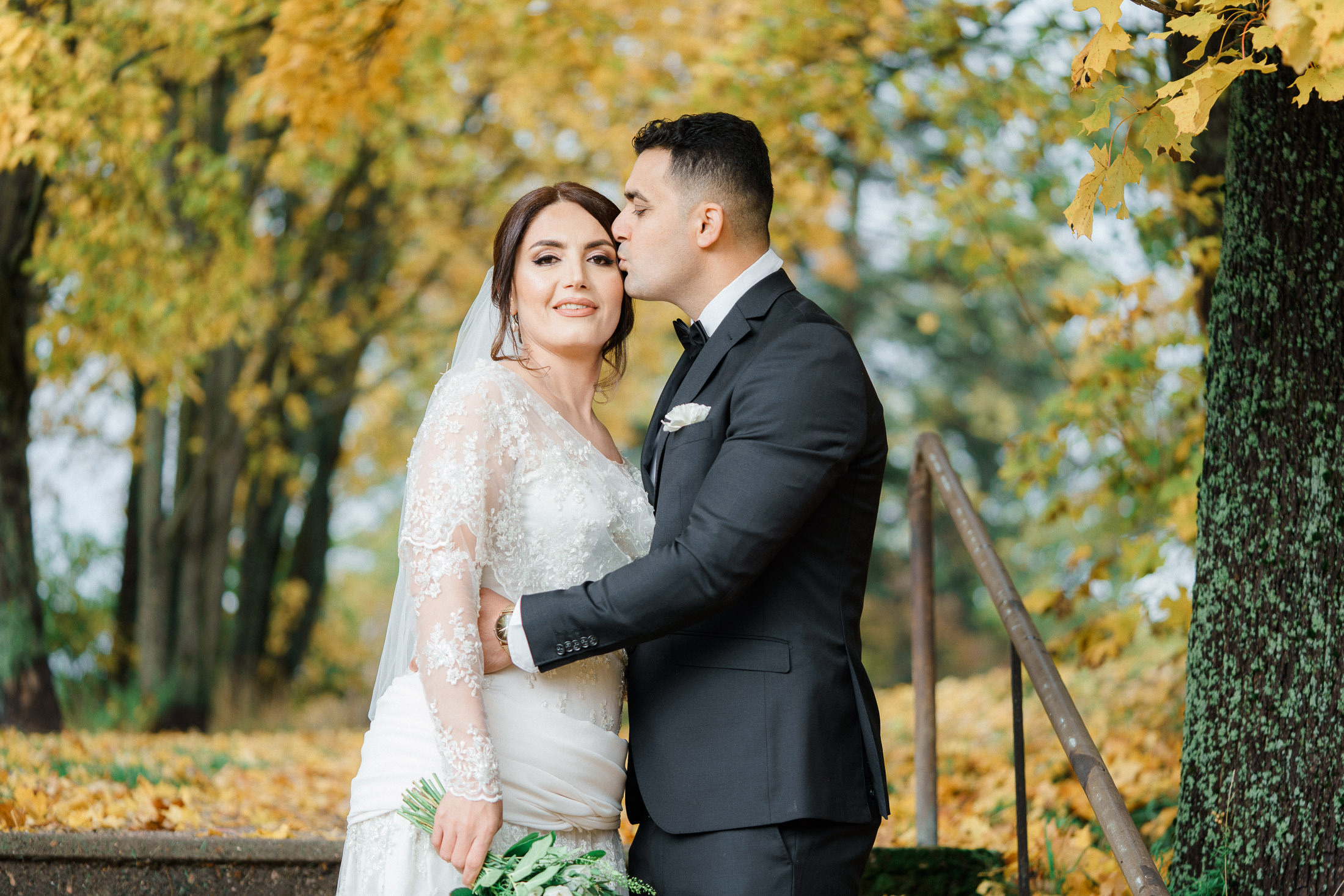 Hääpotretit vanhankaupunginkoskella