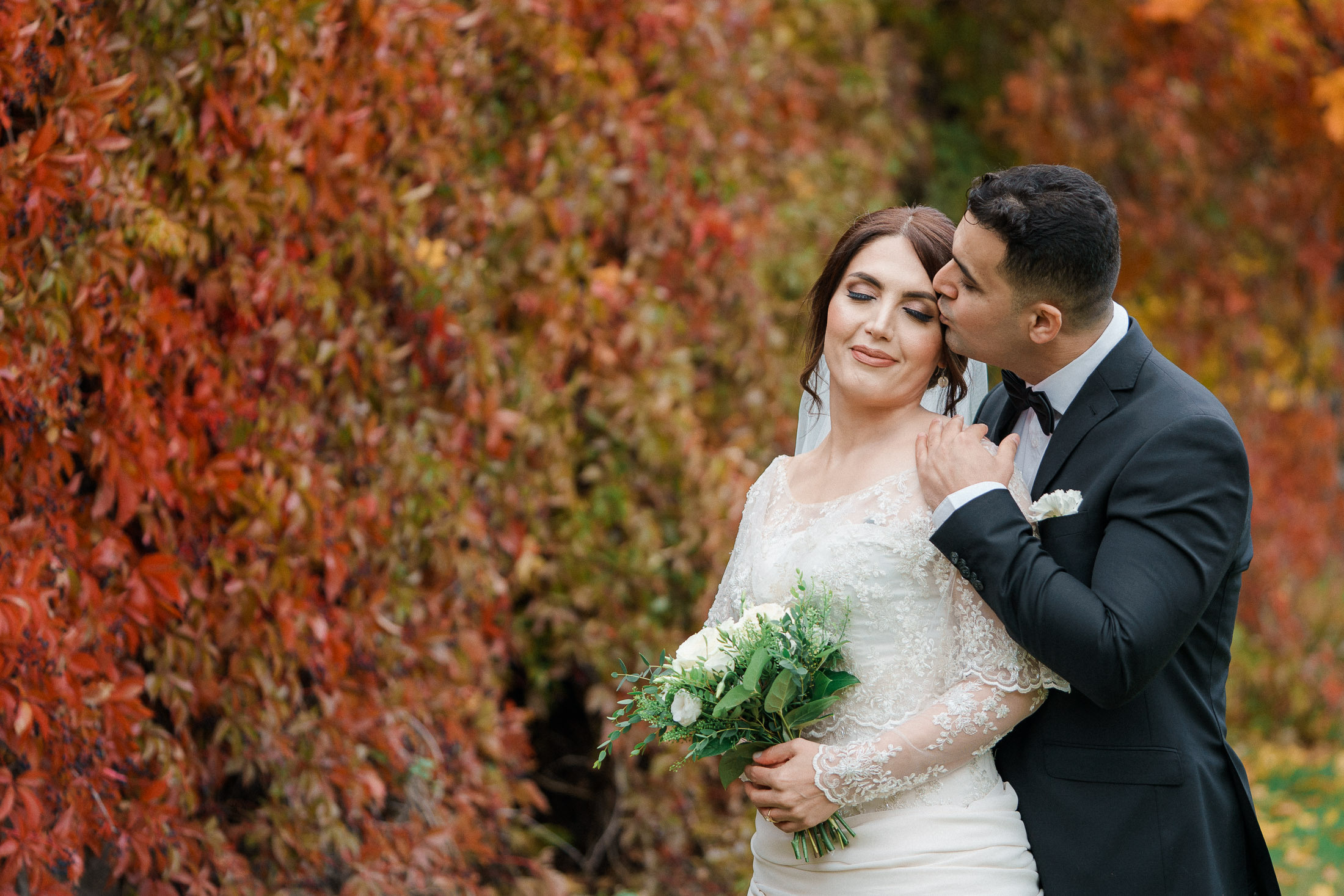 Hääpotretit vanhankaupunginkoskella