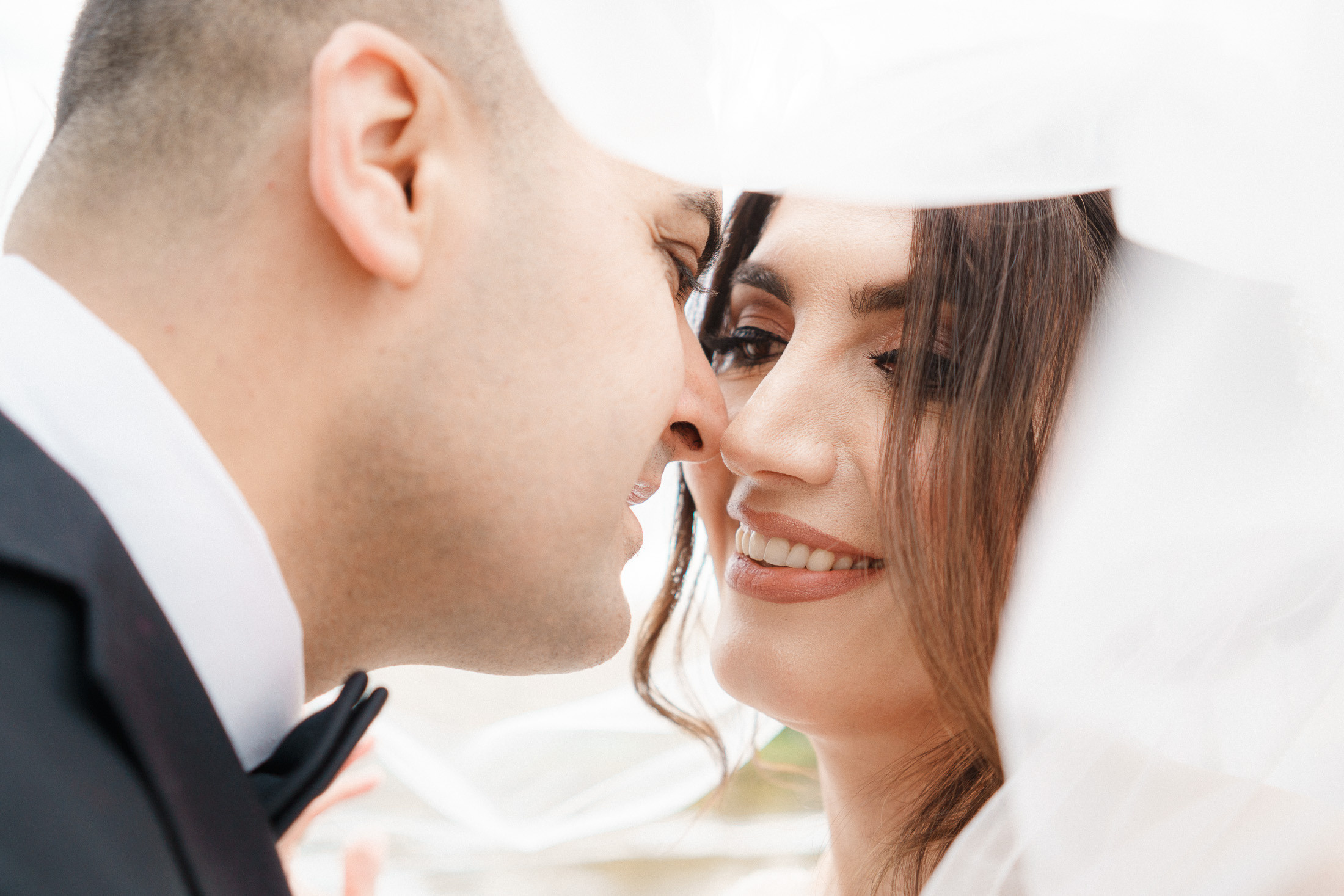 Hääpotretit vanhankaupunginkoskella