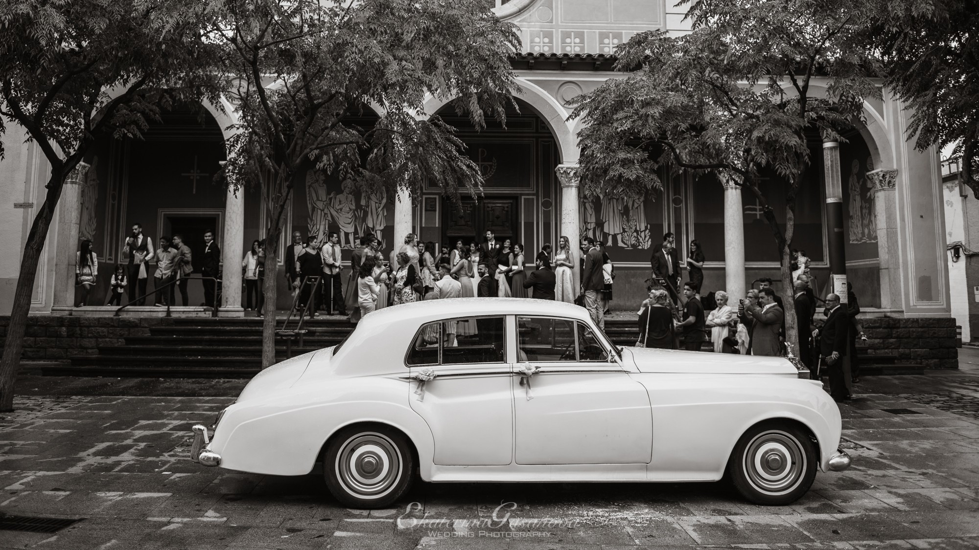 ¡ Llega la Novia! — ¿ Has pensado del coche que te lleve al altar?. Фотограф Екатерина Гасанова — фотосессии в Барселоне