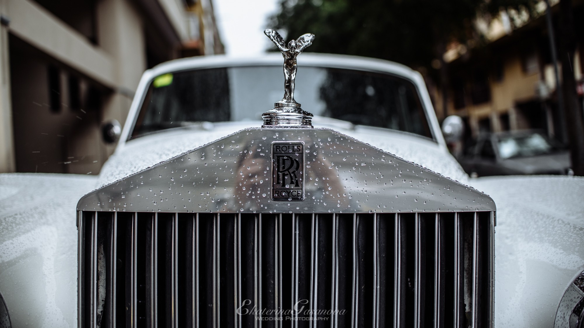 ¡ Llega la Novia! — ¿ Has pensado del coche que te lleve al altar?. Фотограф Екатерина Гасанова — фотосессии в Барселоне