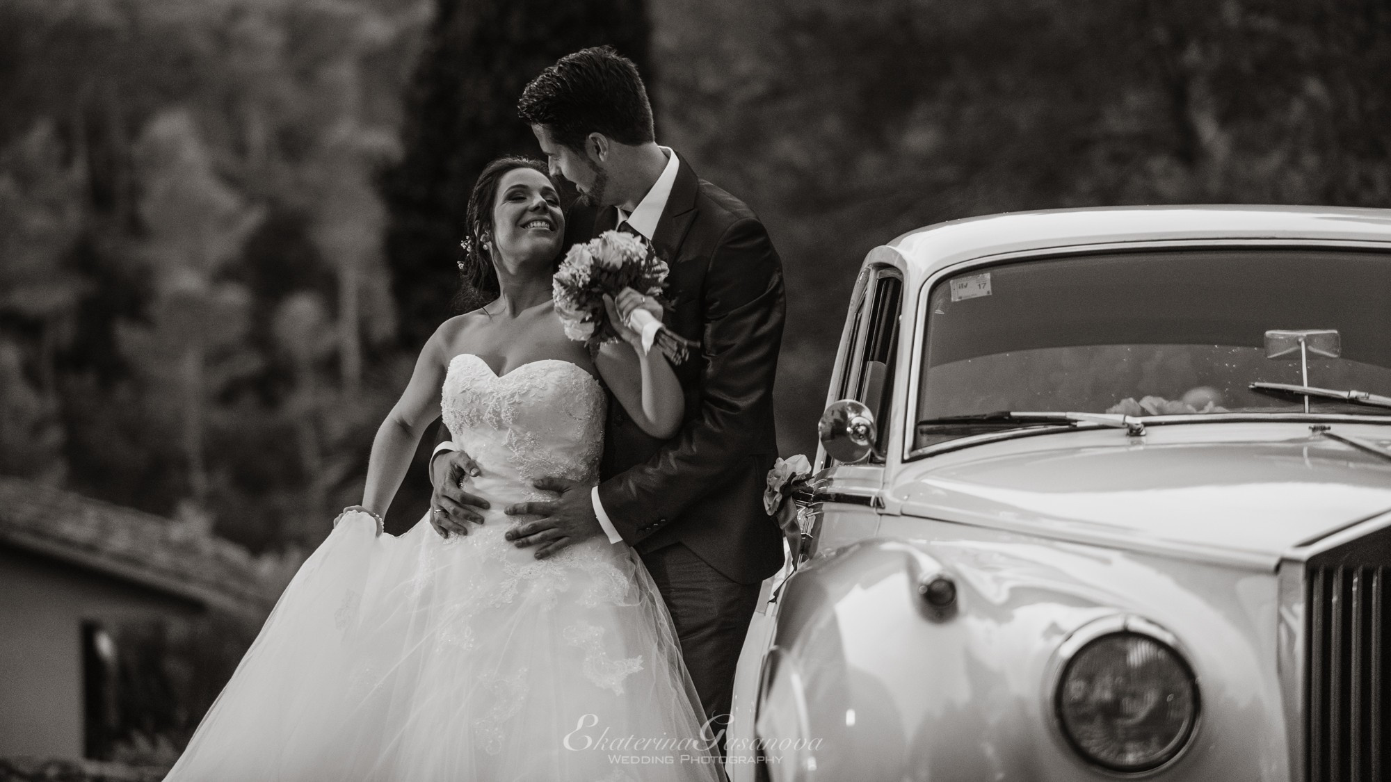 ¡ Llega la Novia! — ¿ Has pensado del coche que te lleve al altar?. Фотограф Екатерина Гасанова — фотосессии в Барселоне