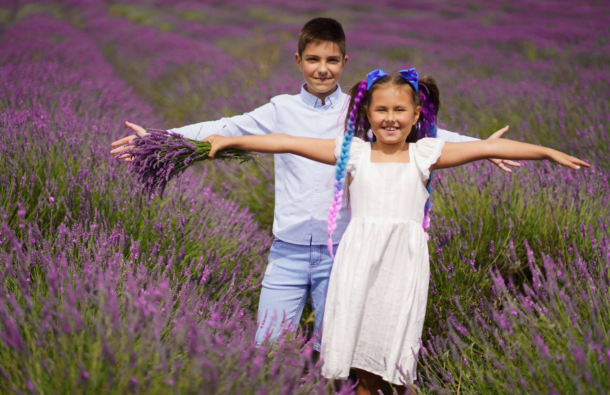 Cute kids in  the lavender field. Jelena Upleja children and family photographer in Bognor Regis