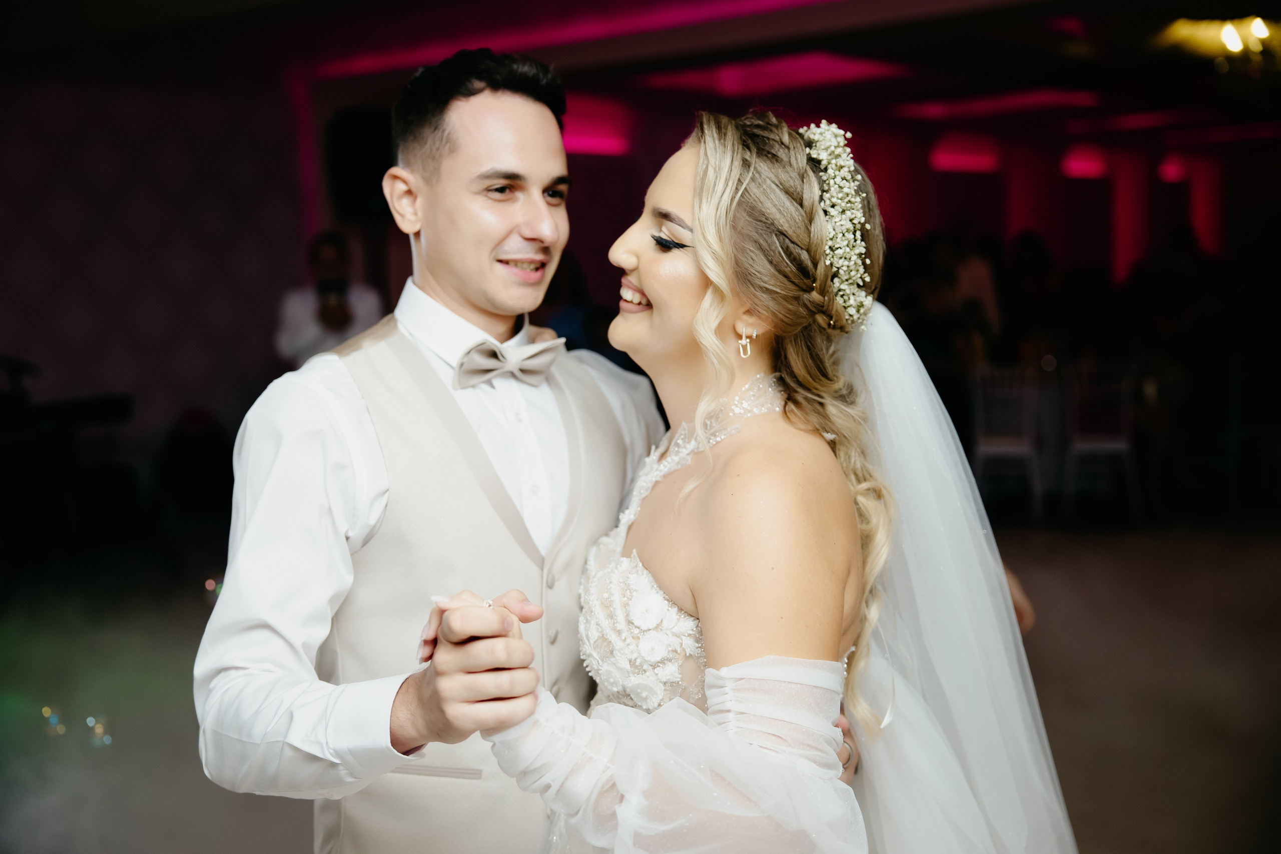 Nunta Targu-Jiu. MDimaFotoStudio. Fotograf de nuntă, evenimente private și de familie