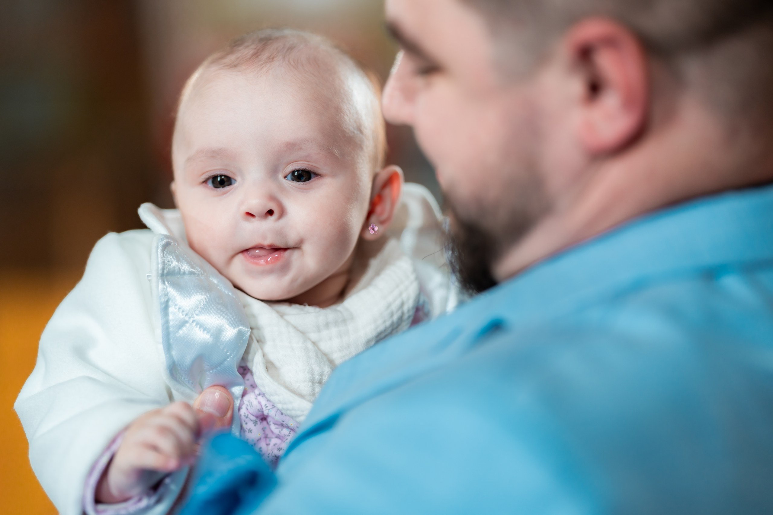 fotograf botez , fotografie botez Botoșani, fotograf Alin Chirilă, amintiri botez, fotografii botez, botez Miruna Parascheva, fotograf copii, fotografie botez în Botoșani-alt="botez , fotografie botez Alin Chirilă, amintiri botez, fotografii emoționante botez Botoșani"-- fotografii-botez-bebelus- amintiri-botez-micuț- moment-sfânt-crestinare- fotografie-emotionanta-botez- detalii-botez-bebelusi- parinti-fericiti-la-botez- fotograf-botez-profesionist- botez-in-biserica-ortodoxa- micuț-botezat-cu-emoție- zâmbete-și-lacrimi-la-botez- bebeluș-la-cristelniță- decor-botez-colorat- botez-cu-dragoste-și-credință- emotie-pura-la-botez- fotograf-botez-botosani- botez-iasi-suceava-fotograf- amintiri-nepretuite-botez-- Preotul ținându-l pe micuțul Mathias Gabriel la botez, în biserica Înălțarea Domnului, Copălău  - Detalii de la botezul lui Mathias – lumânare, trusou și icoană  - Familia lui Mathias Gabriel alături de micuț, în ziua botezului  - Portret emoționant cu mama și bebelușul în brațe, în biserică,fotograf profesionist evenimente Botoșani, Iași, Suceava, Fălticeni, Bacău, Pașcani, Roman - AlinoFotoStudio by Alin Chirilă - servicii foto nuntă, botez, cununie, ședințe foto creative, albume personalizate, fotografii emoționante și calitative pentru cele mai importante momente din viață,fotograf nuntă Botoșani Alin Chirilă,  ședință foto botez Iași - AlinoFotoStudio,  servicii fotograf profesionist evenimente Suceava,  fotograf cununie civilă Fălticeni - Alin Chirilă,  album foto nuntă personalizat Bacău.“Bebeluș botezat în biserică, ținut în brațe de nași”	•	“Detaliu cu lumânarea de botez decorată cu flori albe”	•	“Părinți emoționați alături de copilul lor la ceremonia de botez”	•	“Masa festivă de botez cu decor tematic și tort personalizat”	•	“Momentul în care preotul toarnă apă sfințită pe fruntea bebelușului”	“Bebeluș în rochie albă de botez, zâmbind în brațele mamei”	•	“Detaliu cu cruciulița de botez așezată pe o pernă de satin”	•	“Părinți și nași aprinzând lumânările în timpul ceremoniei de botez”	•	“Tort de botez decorat cu figurine tematice și numele copilului”	•	“Copil botezat dormind liniștit în pătuțul decorat festiv”	•	“Momentul în care preotul binecuvântează copilul în fața altarului”	•	“Invitați adunându-se în jurul mesei festive la petrecerea de botez”	•	“Bebeluș ținând în mână o jucărie personalizată primită la botez”	•	“Familie fericită pozând împreună după ceremonia de botez”	•	“Decor tematic cu baloane și flori la locația petrecerii de botez” fotograf Botoșani fotograf evenimente fotograf botez Alin Chirila fotograf alinofotostudio.fotograf botez Amelis Maria, fotografie botez Botoșani, fotograf Alin Chirilă, amintiri botez, fotografii botez, botez Amelis Maria, fotograf copii, fotografie botez în Botoșani,