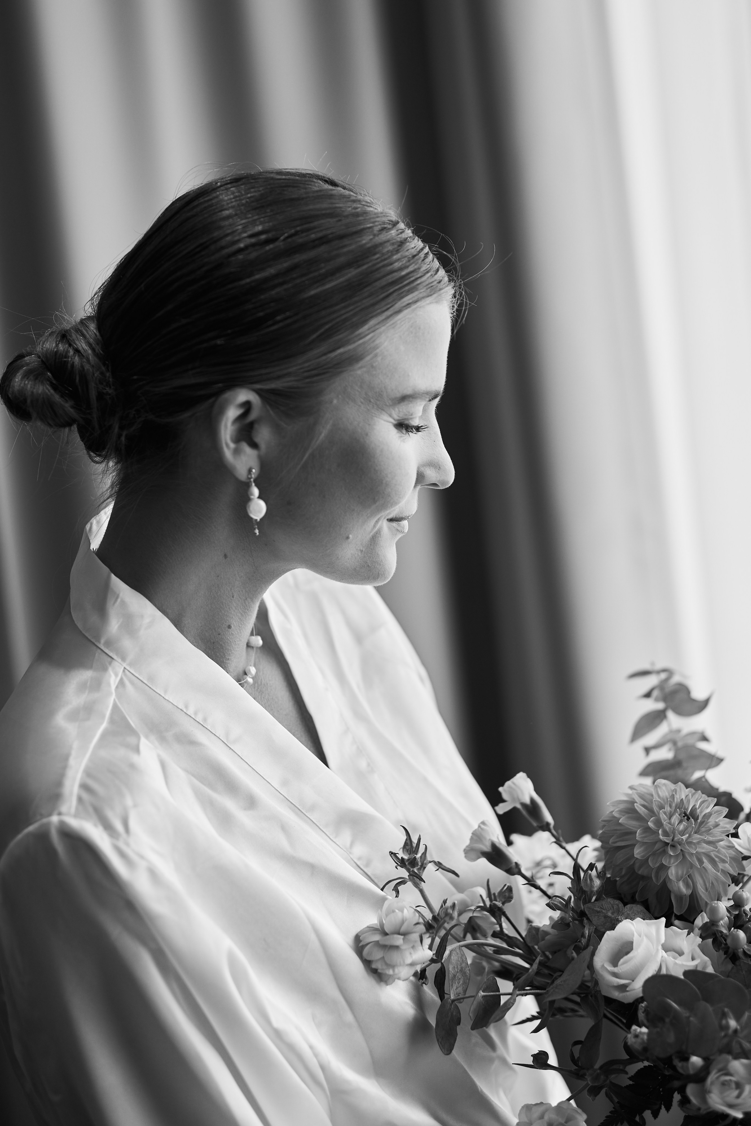 Svarthvit bilde av bruden. Bryllup. 