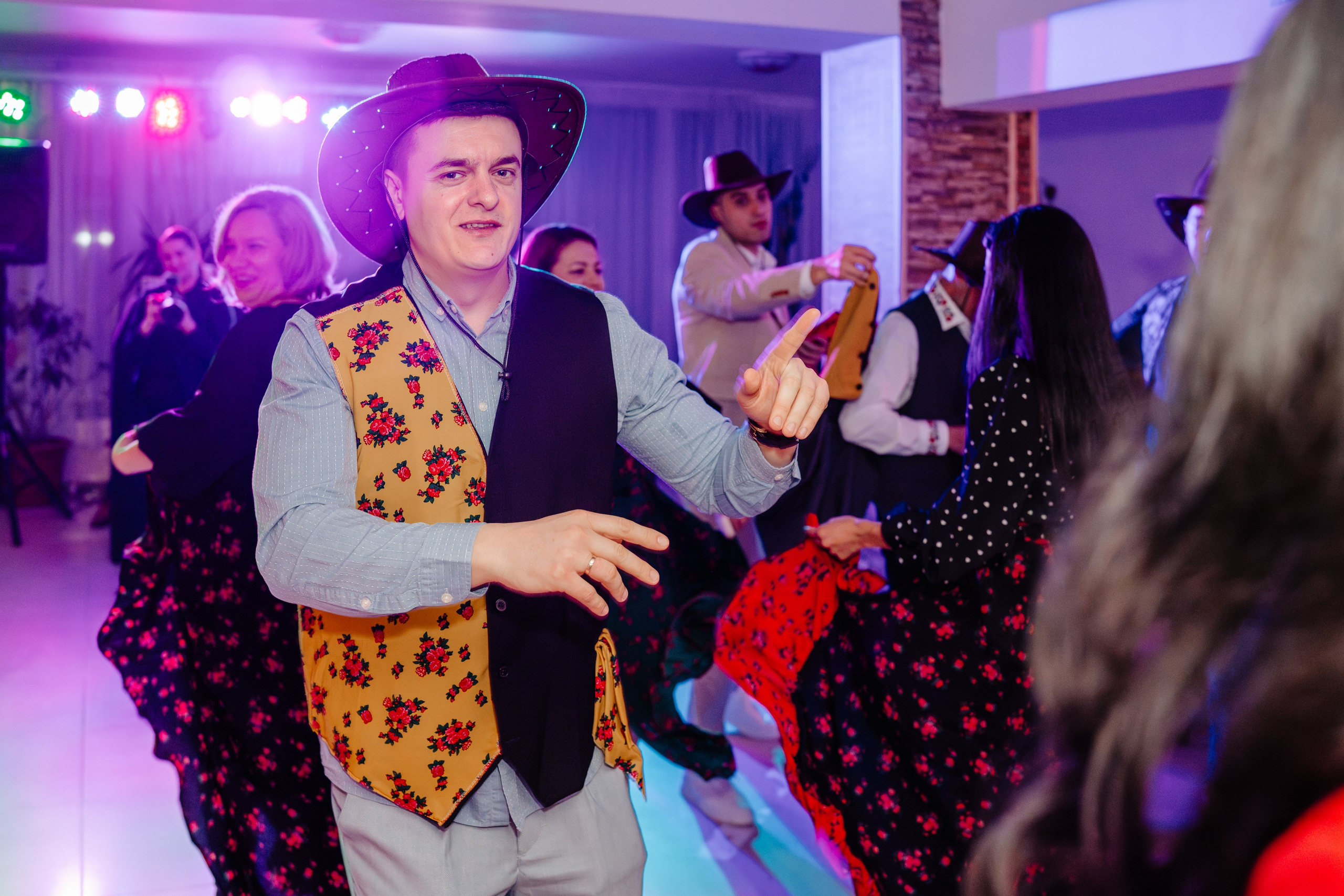 Luca Stefan. Raw Studio. Fotograful tau de nunta!