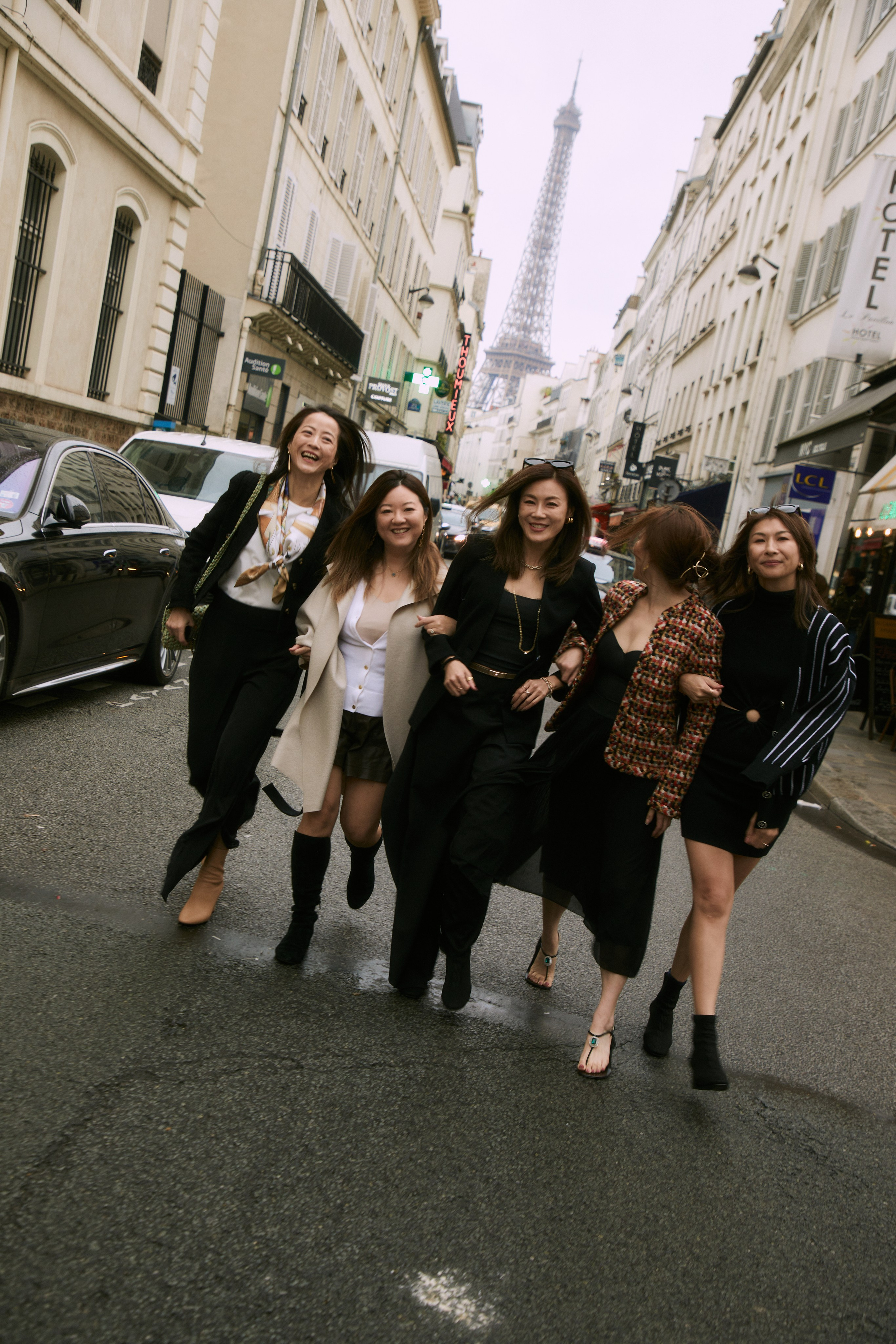 Friends. Photographer in Paris