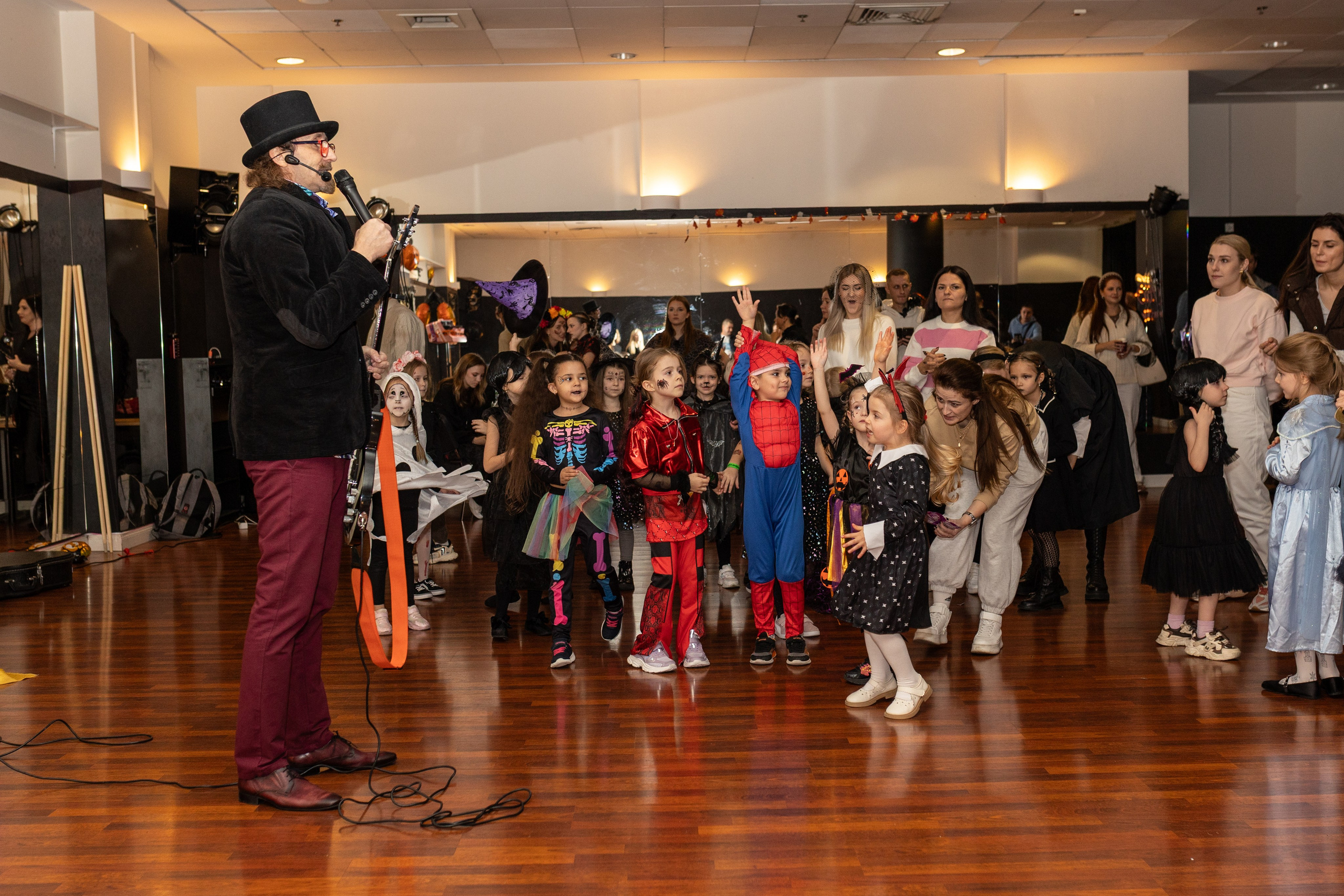 Leo dance studio Helloween 2025. Семейный и детский фотограф в Варшаве Мила Бобровская