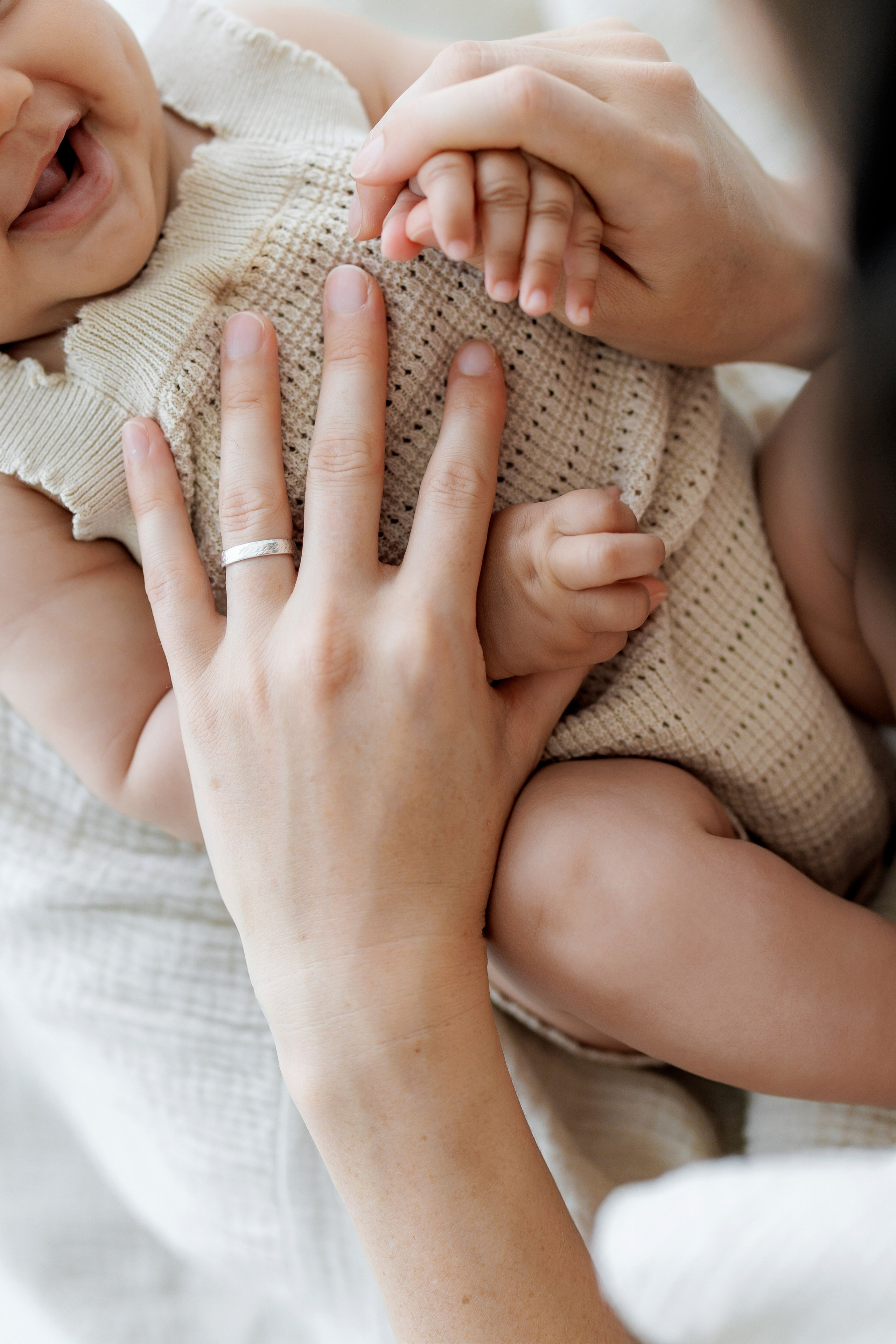 Newborn-Fotografie in Zürich — Natürlich. Minimalistisch. Ohne Zeitdruck. Wedding and Family Photographer Switzerland and Italy. Valeria Diaz