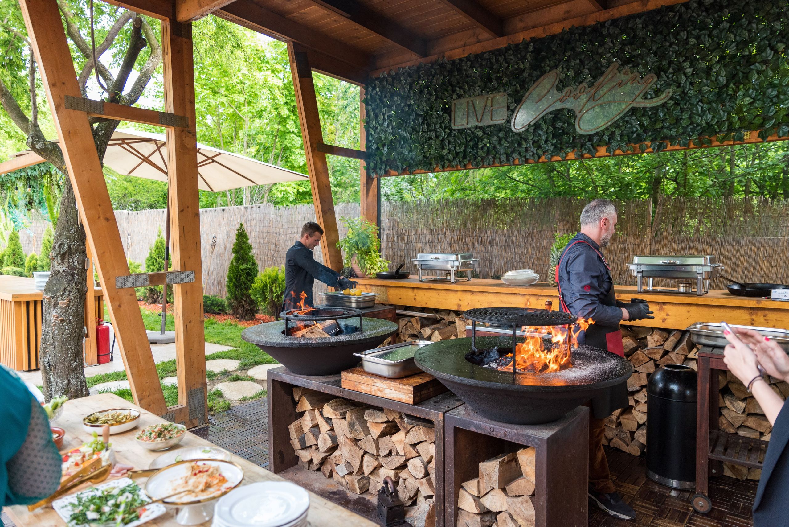 Cât ne costă nunta? Ghid complet pentru viitori miri, cost nunta, ce cheltuieli avem la nunta, cat costa dj, cat costa buchetul de mireasa, cost buchet nasa, cost formatie, cost band, cost saxofon, cost fotograf nunta, cost videograf nunta, cost salon de nunta