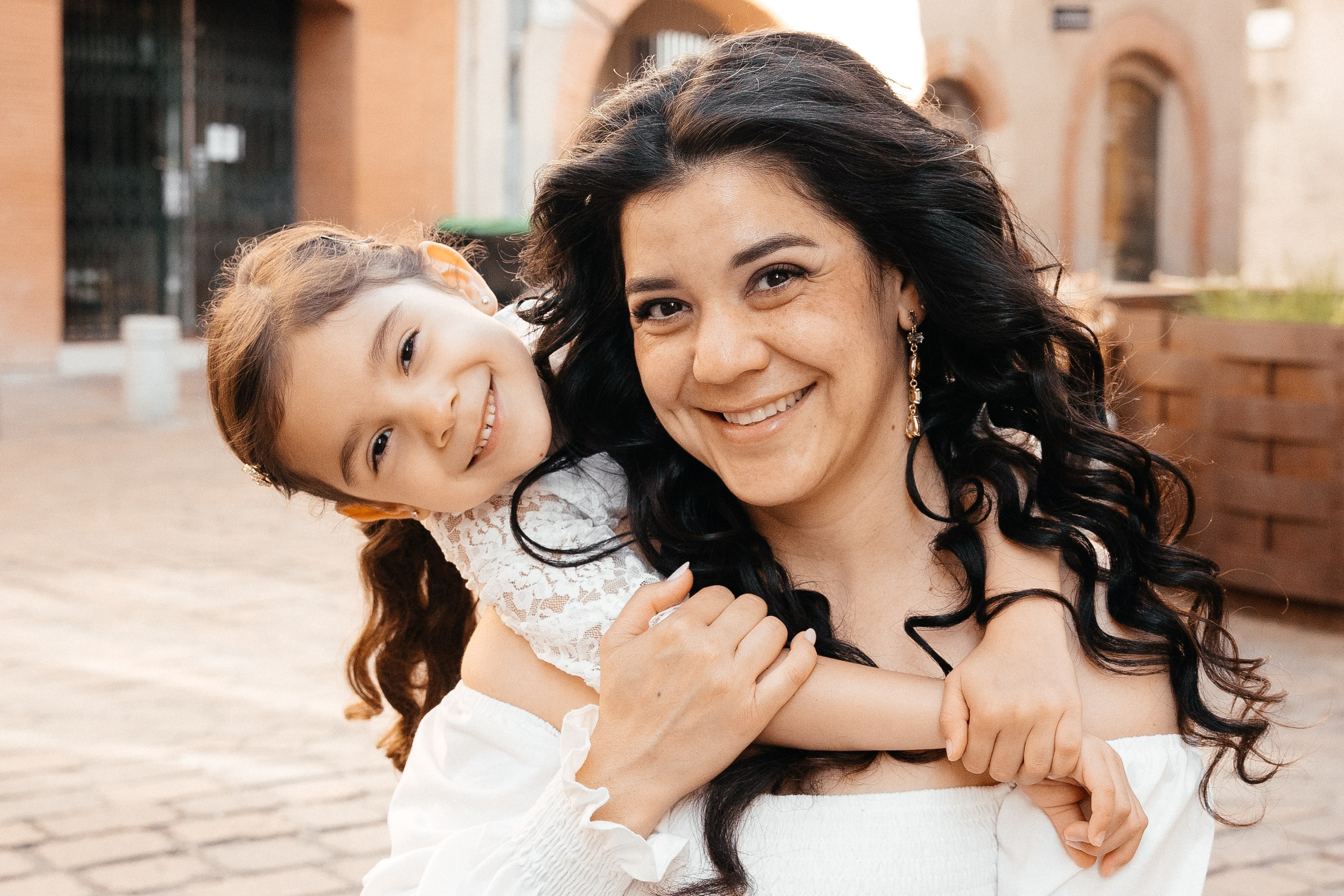 Family photo session in Toulouse. Eugenie Smirnova — wedding, corporate and lifestyle photographer in Toulouse and Southwest France