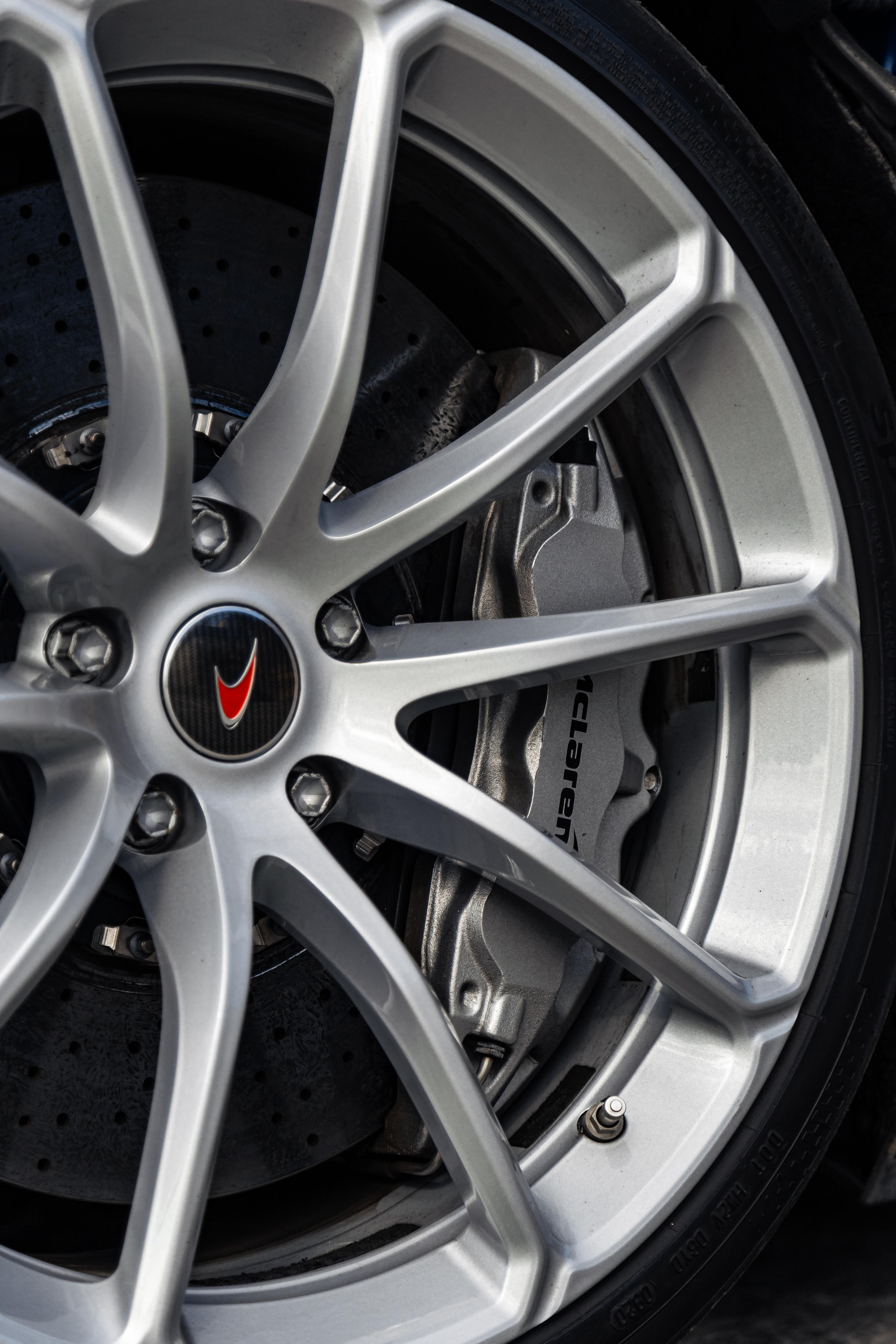 McLaren 570s. Photographer in Paris — Vitalii Motruk