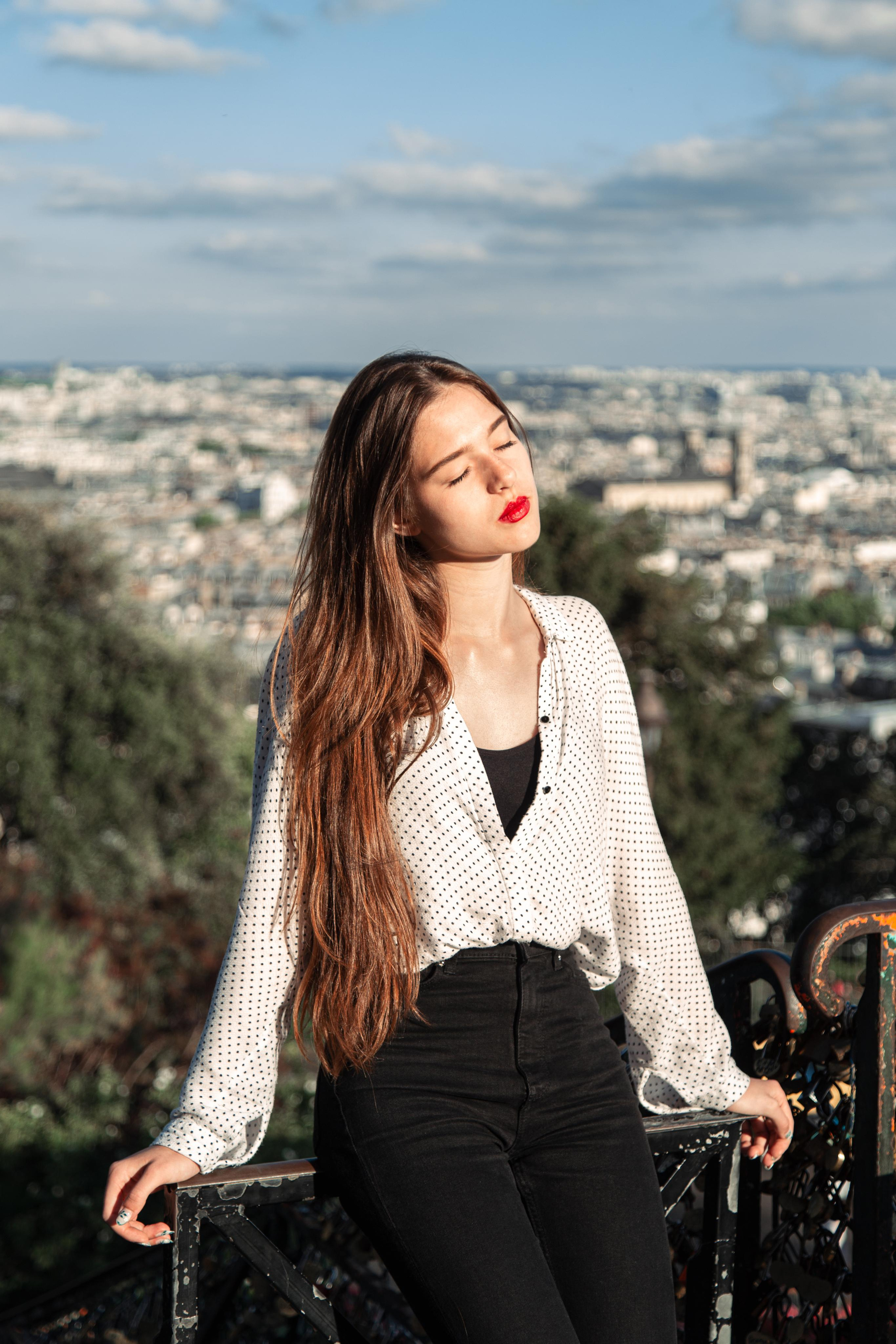 Anhelina Montmartre. Photographe de voitures à Paris — Vitalii Motruk