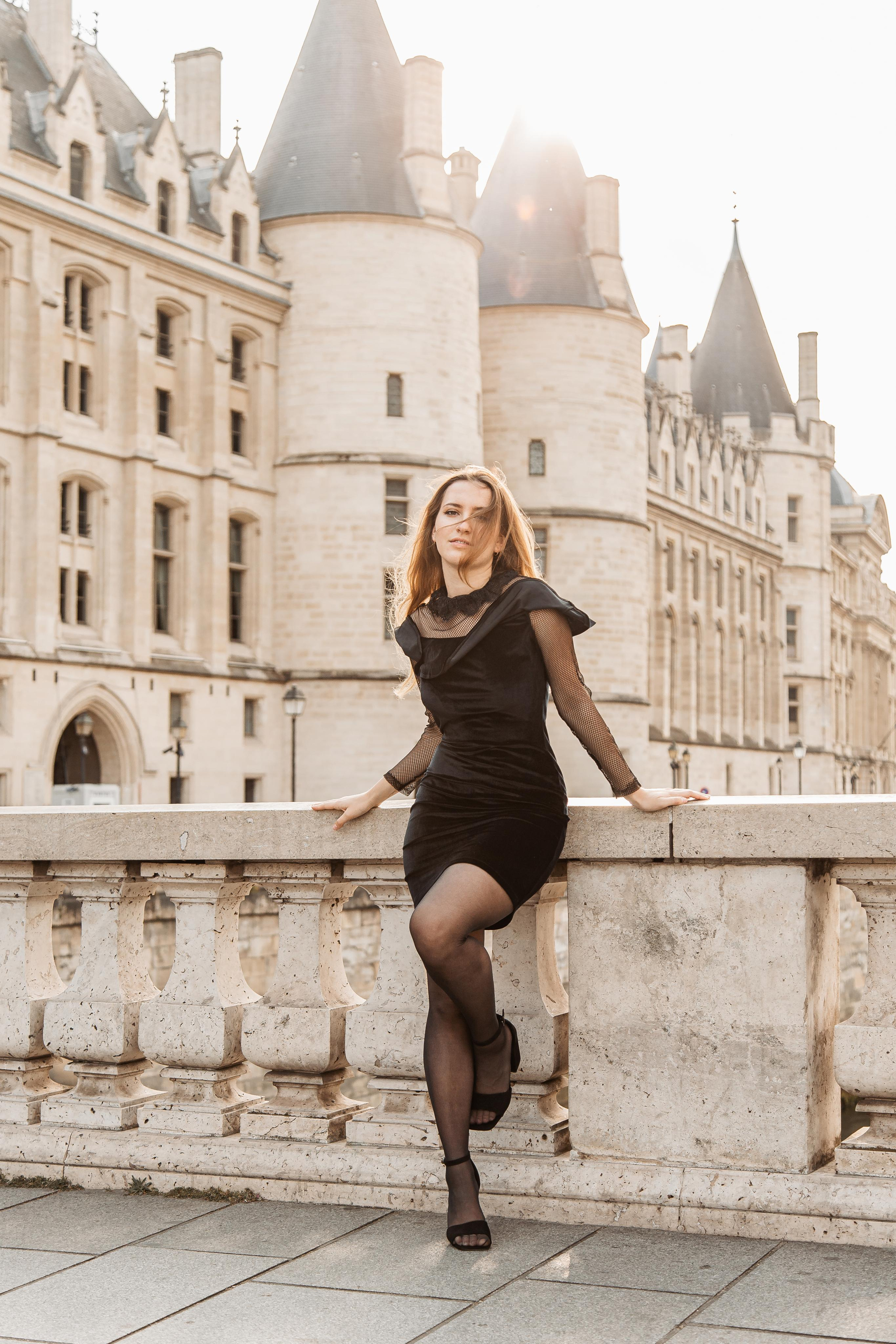 Elena. Photographe de voitures à Paris — Vitalii Motruk