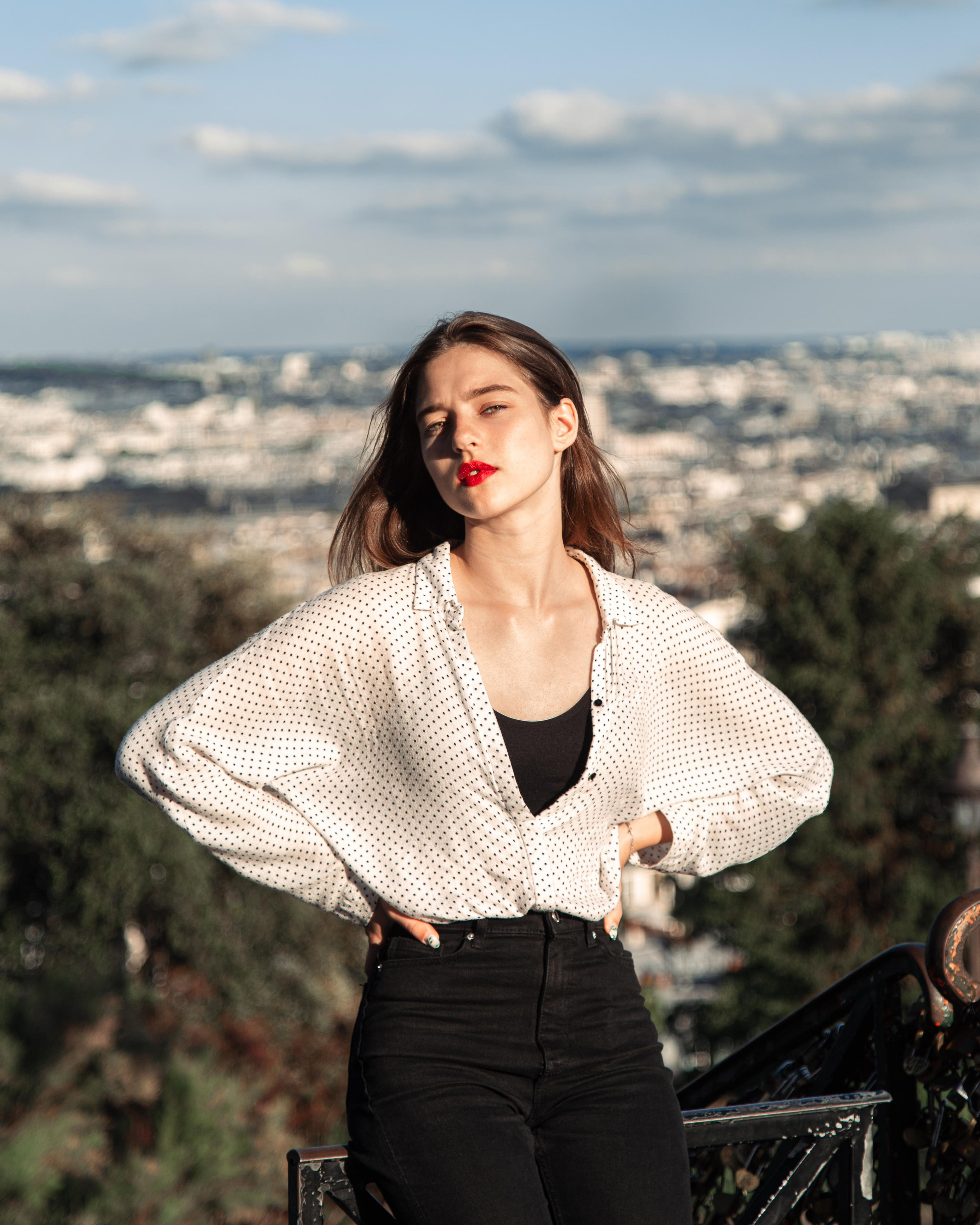 Anhelina Montmartre. Photographe de voitures à Paris — Vitalii Motruk