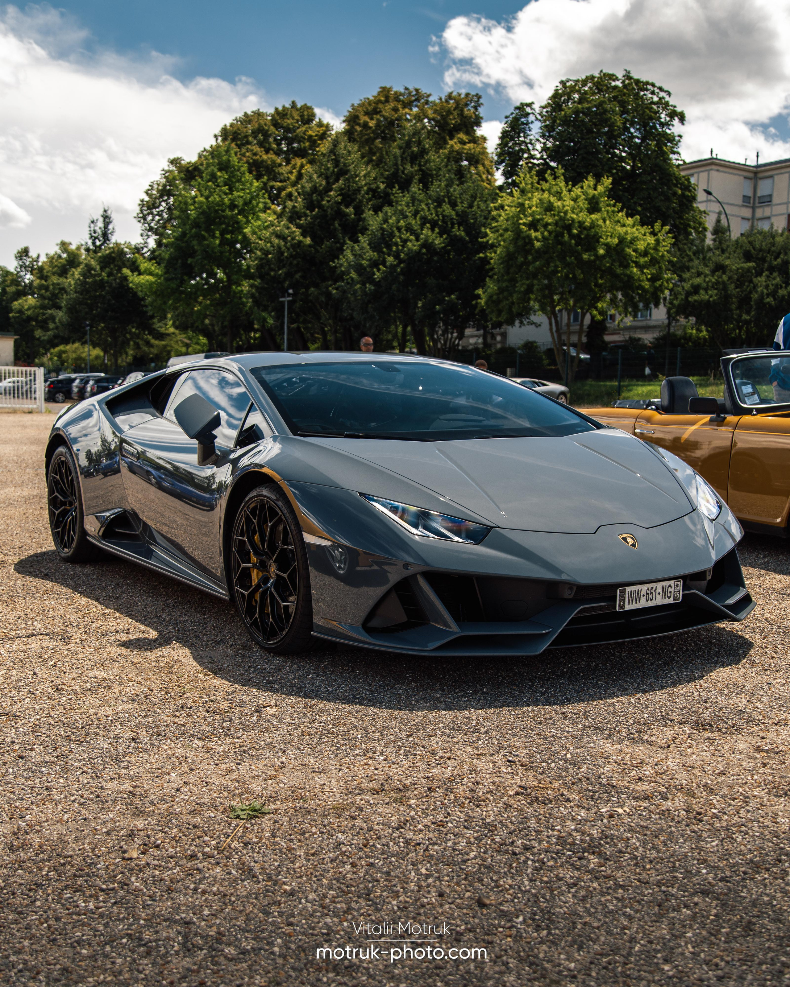 Cars and Coffee. Photographe de voitures à Paris — Vitalii Motruk