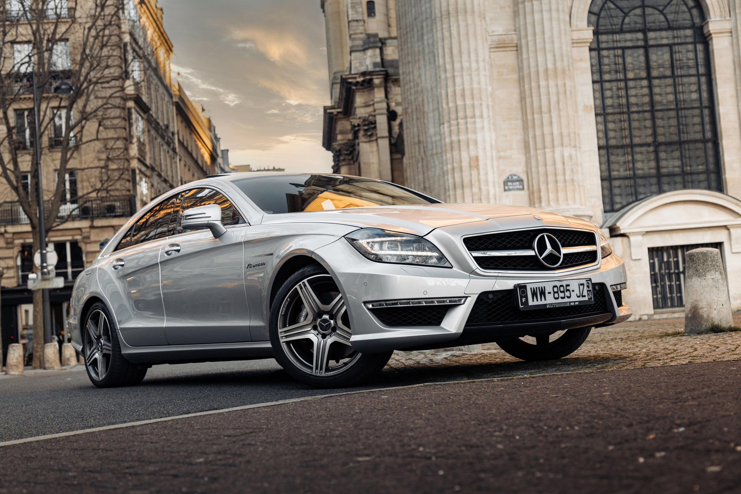Merceds-Benz CLS 63 AMG. Photographe de voitures à Paris — Vitalii Motruk