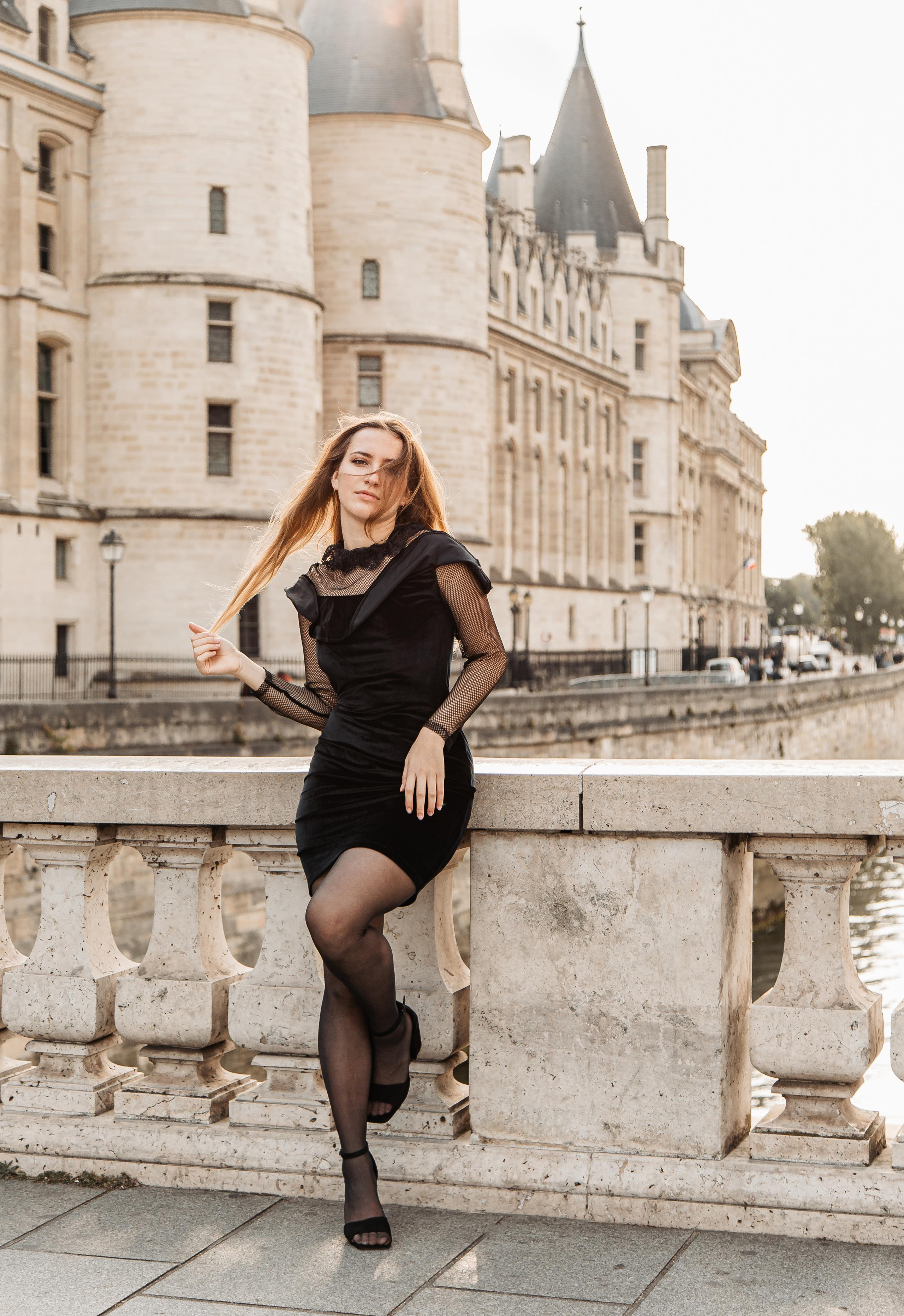 Elena. Photographe de voitures à Paris — Vitalii Motruk