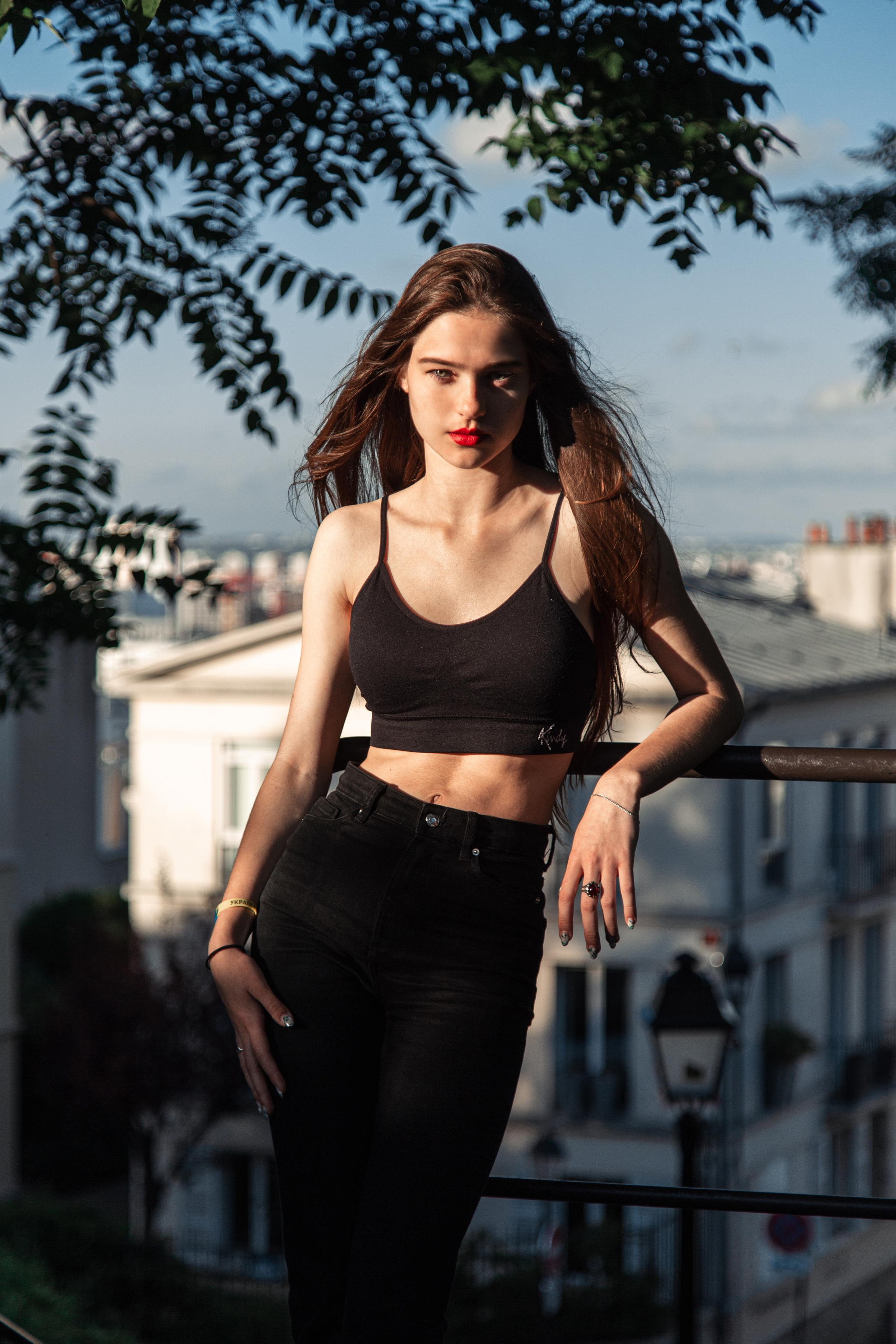 Anhelina Montmartre. Photographe de voitures à Paris — Vitalii Motruk