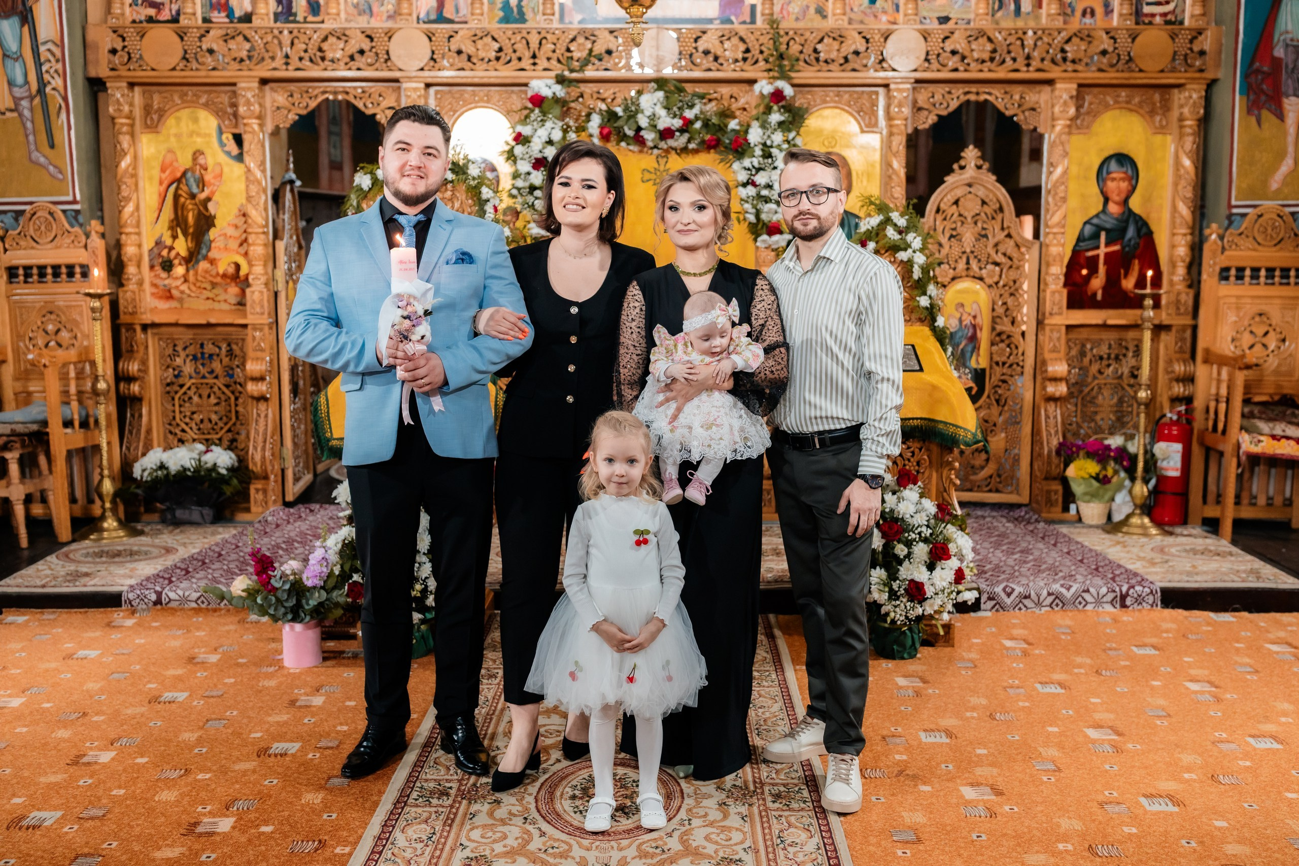 fotograf botez , fotografie botez Botoșani, fotograf Alin Chirilă, amintiri botez, fotografii botez, botez Miruna Parascheva, fotograf copii, fotografie botez în Botoșani-alt="botez , fotografie botez Alin Chirilă, amintiri botez, fotografii emoționante botez Botoșani"-- fotografii-botez-bebelus- amintiri-botez-micuț- moment-sfânt-crestinare- fotografie-emotionanta-botez- detalii-botez-bebelusi- parinti-fericiti-la-botez- fotograf-botez-profesionist- botez-in-biserica-ortodoxa- micuț-botezat-cu-emoție- zâmbete-și-lacrimi-la-botez- bebeluș-la-cristelniță- decor-botez-colorat- botez-cu-dragoste-și-credință- emotie-pura-la-botez- fotograf-botez-botosani- botez-iasi-suceava-fotograf- amintiri-nepretuite-botez-- Preotul ținându-l pe micuțul Mathias Gabriel la botez, în biserica Înălțarea Domnului, Copălău  - Detalii de la botezul lui Mathias – lumânare, trusou și icoană  - Familia lui Mathias Gabriel alături de micuț, în ziua botezului  - Portret emoționant cu mama și bebelușul în brațe, în biserică,fotograf profesionist evenimente Botoșani, Iași, Suceava, Fălticeni, Bacău, Pașcani, Roman - AlinoFotoStudio by Alin Chirilă - servicii foto nuntă, botez, cununie, ședințe foto creative, albume personalizate, fotografii emoționante și calitative pentru cele mai importante momente din viață,fotograf nuntă Botoșani Alin Chirilă,  ședință foto botez Iași - AlinoFotoStudio,  servicii fotograf profesionist evenimente Suceava,  fotograf cununie civilă Fălticeni - Alin Chirilă,  album foto nuntă personalizat Bacău.“Bebeluș botezat în biserică, ținut în brațe de nași”	•	“Detaliu cu lumânarea de botez decorată cu flori albe”	•	“Părinți emoționați alături de copilul lor la ceremonia de botez”	•	“Masa festivă de botez cu decor tematic și tort personalizat”	•	“Momentul în care preotul toarnă apă sfințită pe fruntea bebelușului”	“Bebeluș în rochie albă de botez, zâmbind în brațele mamei”	•	“Detaliu cu cruciulița de botez așezată pe o pernă de satin”	•	“Părinți și nași aprinzând lumânările în timpul ceremoniei de botez”	•	“Tort de botez decorat cu figurine tematice și numele copilului”	•	“Copil botezat dormind liniștit în pătuțul decorat festiv”	•	“Momentul în care preotul binecuvântează copilul în fața altarului”	•	“Invitați adunându-se în jurul mesei festive la petrecerea de botez”	•	“Bebeluș ținând în mână o jucărie personalizată primită la botez”	•	“Familie fericită pozând împreună după ceremonia de botez”	•	“Decor tematic cu baloane și flori la locația petrecerii de botez” fotograf Botoșani fotograf evenimente fotograf botez Alin Chirila fotograf alinofotostudio.fotograf botez Amelis Maria, fotografie botez Botoșani, fotograf Alin Chirilă, amintiri botez, fotografii botez, botez Amelis Maria, fotograf copii, fotografie botez în Botoșani,