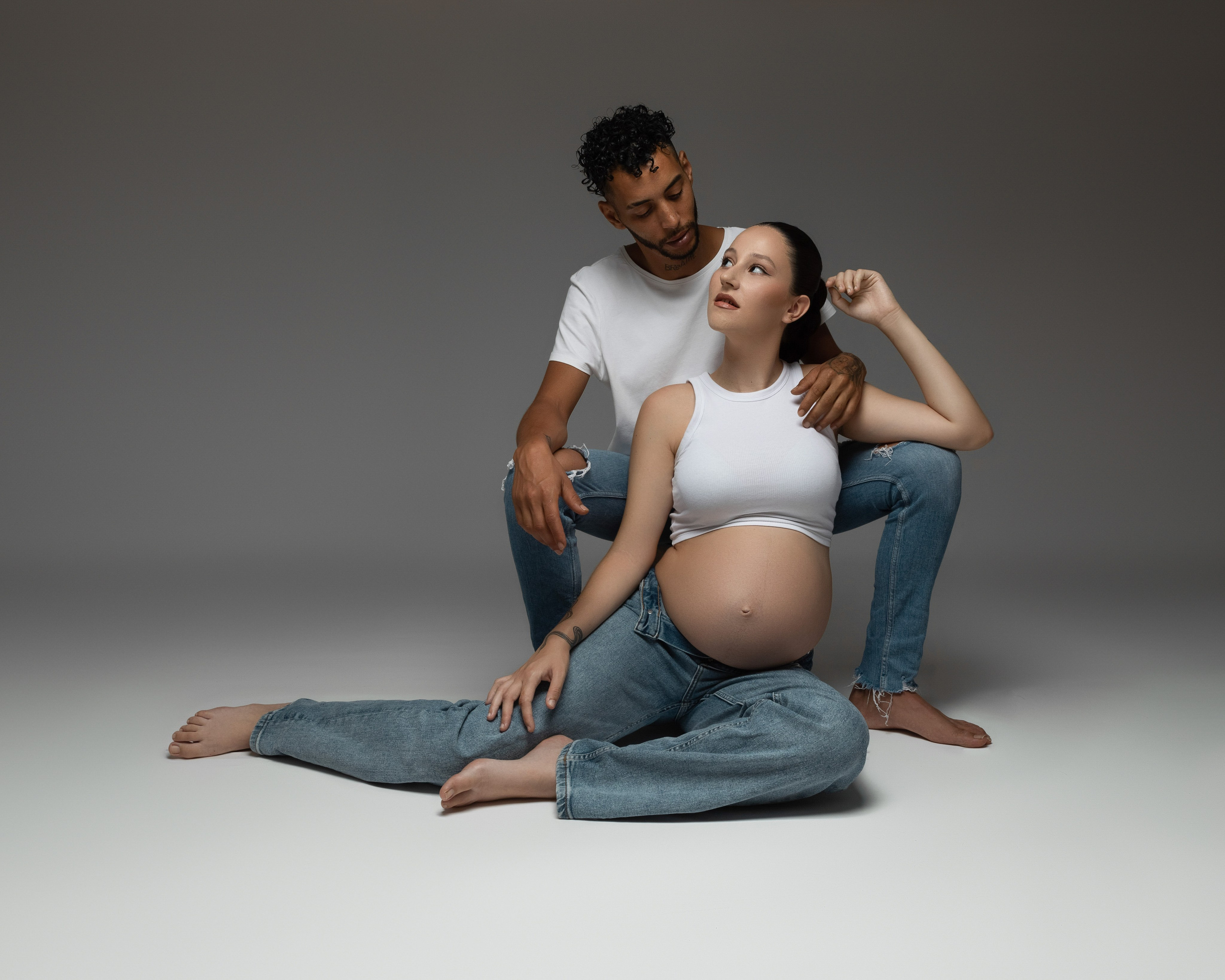 Embarazo y Maternidad Sesiones de Fotografía en el Estudio y Exteriores , Sesiones fotográficos de Embarazo y Maternidad con pareja