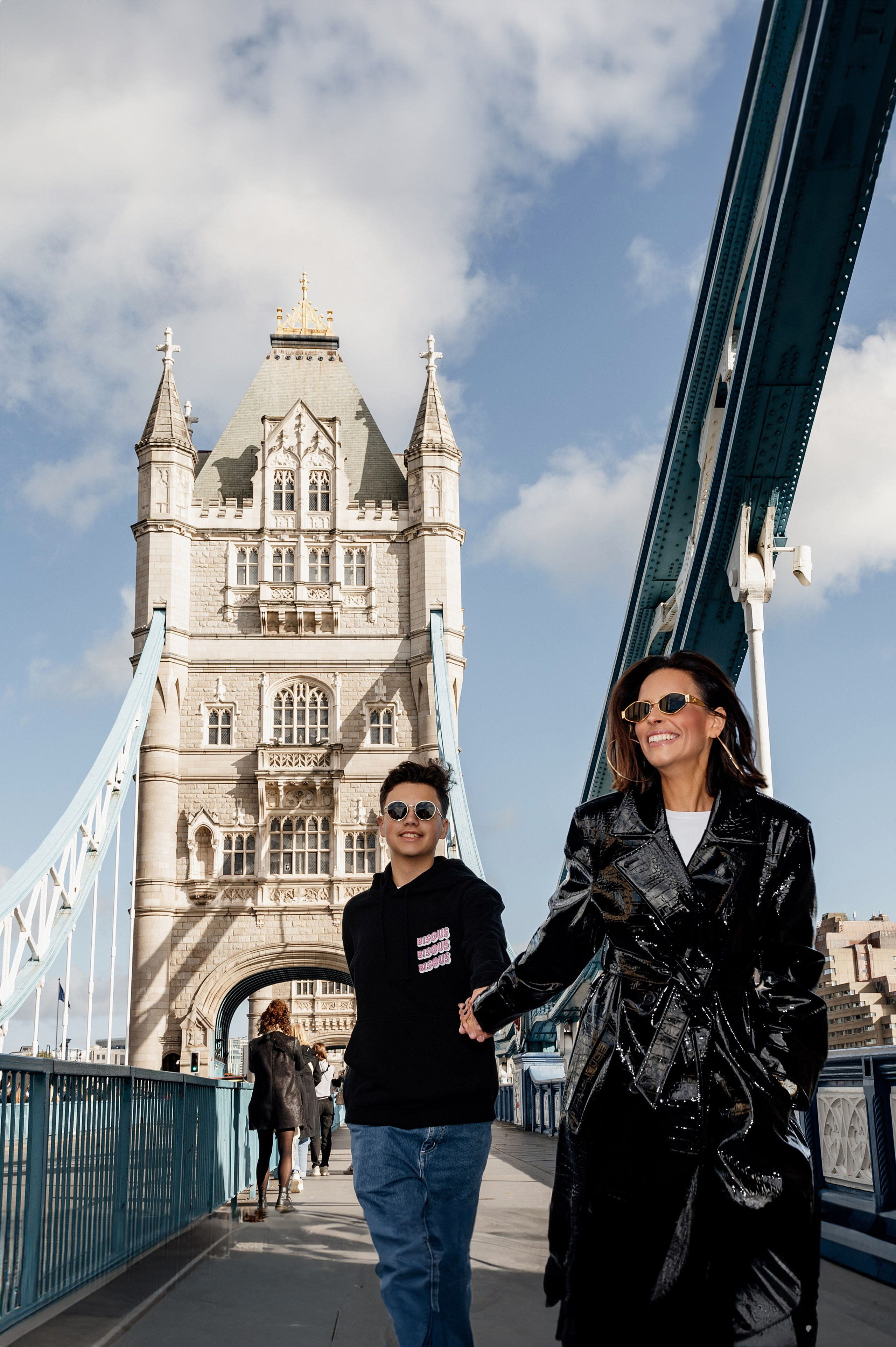 Tower Bridge+Westminster Carmela with son. FAMILY AND WEDDING PHOTOGRAPHER IN LONDON MARINA RIVA
