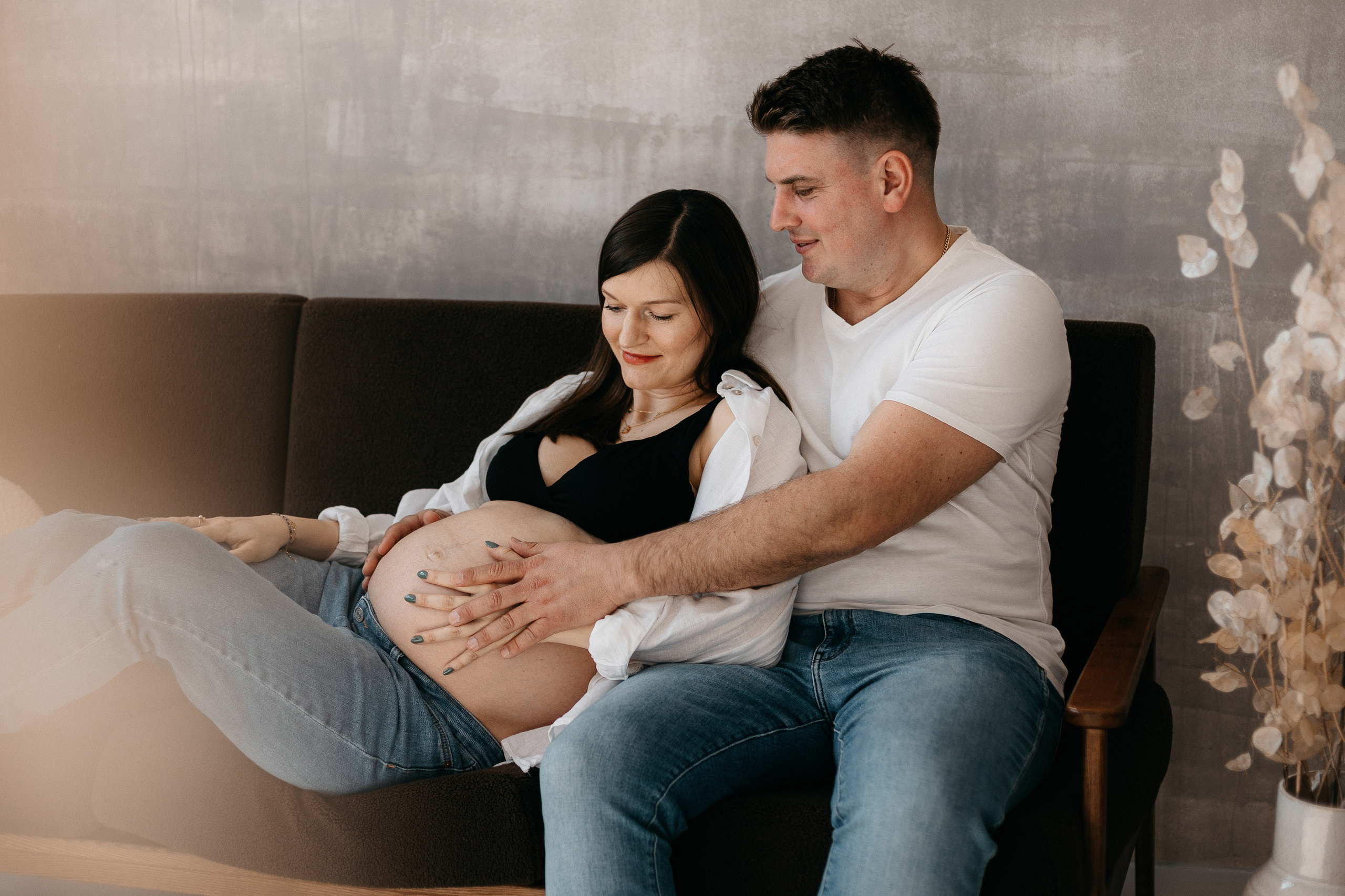 Pełna emocji fotografia sesja ciążowa lifestyle | Natalia Malinowska Fotografia | Augustów Warszawa. Natalia Malinowska Fotografia | Fotograf ślubny i rodzinny Augustów Warszawa