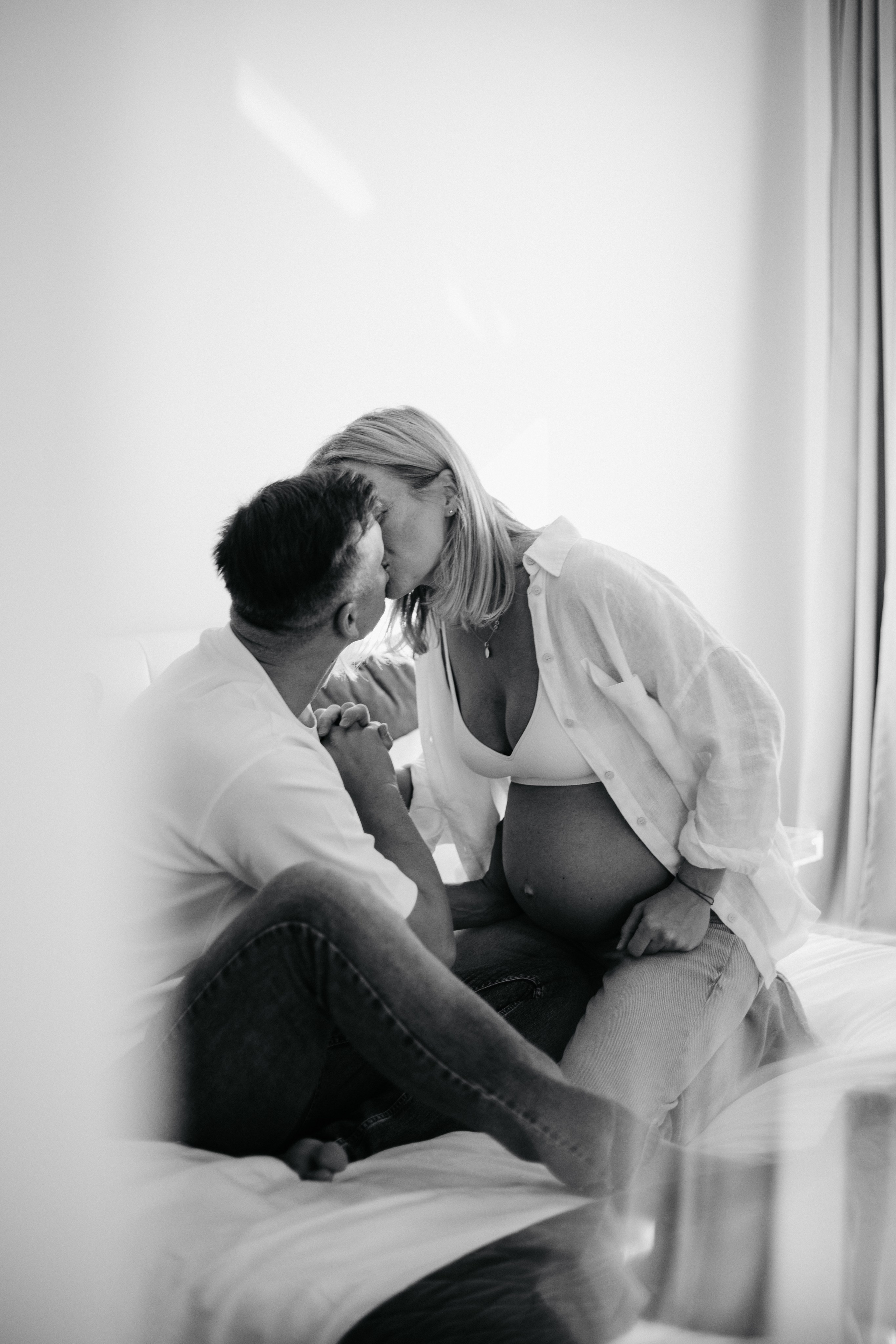 Pełna emocji fotografia sesja ciążowa lifestyle | Natalia Malinowska Fotografia | Augustów Warszawa. Natalia Malinowska Fotografia | Fotograf ślubny i rodzinny Augustów Warszawa