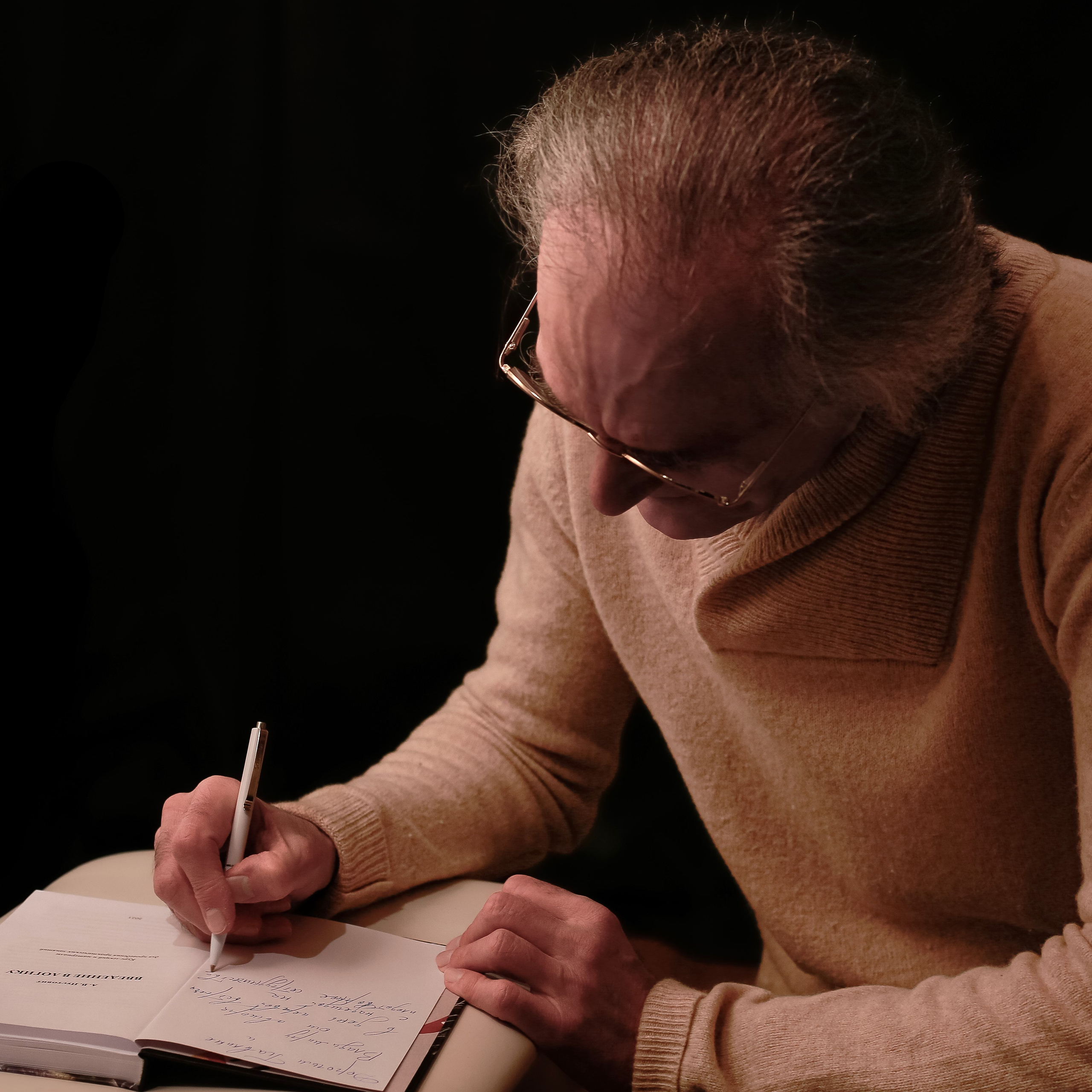 Aleksander Pustovit. Portret photographer in Switzerland Artur Magpie