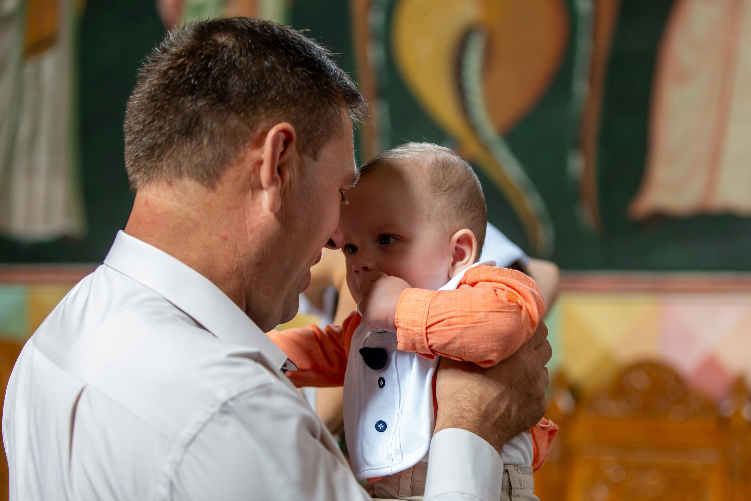 “Bebeluș botezat în biserică, ținut în brațe de nași”	•	“Detaliu cu lumânarea de botez decorată cu flori albe”	•	“Părinți emoționați alături de copilul lor la ceremonia de botez”	•	“Masa festivă de botez cu decor tematic și tort personalizat”	•	“Momentul în care preotul toarnă apă sfințită pe fruntea bebelușului”	“Bebeluș în rochie albă de botez, zâmbind în brațele mamei”	•	“Detaliu cu cruciulița de botez așezată pe o pernă de satin”	•	“Părinți și nași aprinzând lumânările în timpul ceremoniei de botez”	•	“Tort de botez decorat cu figurine tematice și numele copilului”	•	“Copil botezat dormind liniștit în pătuțul decorat festiv”	•	“Momentul în care preotul binecuvântează copilul în fața altarului”	•	“Invitați adunându-se în jurul mesei festive la petrecerea de botez”	•	“Bebeluș ținând în mână o jucărie personalizată primită la botez”	•	“Familie fericită pozând împreună după ceremonia de botez”	•	“Decor tematic cu baloane și flori la locația petrecerii de botez” fotograf Botoșani fotograf evenimente fotograf botez Alin Chirila fotograf alinofotostudio,- Preotul ținându-l pe micuțul Mathias Gabriel la botez, în biserica Înălțarea Domnului, Copălău  - Detalii de la botezul lui Mathias – lumânare, trusou și icoană  - Familia lui Mathias Gabriel alături de micuț, în ziua botezului  - Portret emoționant cu mama și bebelușul în brațe, în biserică,fotograf profesionist evenimente Botoșani, Iași, Suceava, Fălticeni, Bacău, Pașcani, Roman - AlinoFotoStudio by Alin Chirilă - servicii foto nuntă, botez, cununie, ședințe foto creative, albume personalizate, fotografii emoționante și calitative pentru cele mai importante momente din viață,fotograf nuntă Botoșani Alin Chirilă,  ședință foto botez Iași - AlinoFotoStudio,  servicii fotograf profesionist evenimente Suceava,  fotograf cununie civilă Fălticeni - Alin Chirilă,  album foto nuntă personalizat Bacău.“Bebeluș botezat în biserică, ținut în brațe de nași”	•	“Detaliu cu lumânarea de botez decorată cu flori albe”	•	“Părinți emoționați alături de copilul lor la ceremonia de botez”	•	“Masa festivă de botez cu decor tematic și tort personalizat”	•	“Momentul în care preotul toarnă apă sfințită pe fruntea bebelușului”	“Bebeluș în rochie albă de botez, zâmbind în brațele mamei”	•	“Detaliu cu cruciulița de botez așezată pe o pernă de satin”	•	“Părinți și nași aprinzând lumânările în timpul ceremoniei de botez”	•	“Tort de botez decorat cu figurine tematice și numele copilului”	•	“Copil botezat dormind liniștit în pătuțul decorat festiv”	•	“Momentul în care preotul binecuvântează copilul în fața altarului”	•	“Invitați adunându-se în jurul mesei festive la petrecerea de botez”	•	“Bebeluș ținând în mână o jucărie personalizată primită la botez”	•	“Familie fericită pozând împreună după ceremonia de botez”	•	“Decor tematic cu baloane și flori la locația petrecerii de botez” fotograf Botoșani fotograf evenimente fotograf botez Alin Chirila fotograf alinofotostudio.fotograf botez Amelis Maria, fotografie botez Botoșani, fotograf Alin Chirilă, amintiri botez, fotografii botez, botez Amelis Maria, fotograf copii, fotografie botez în Botoșani,